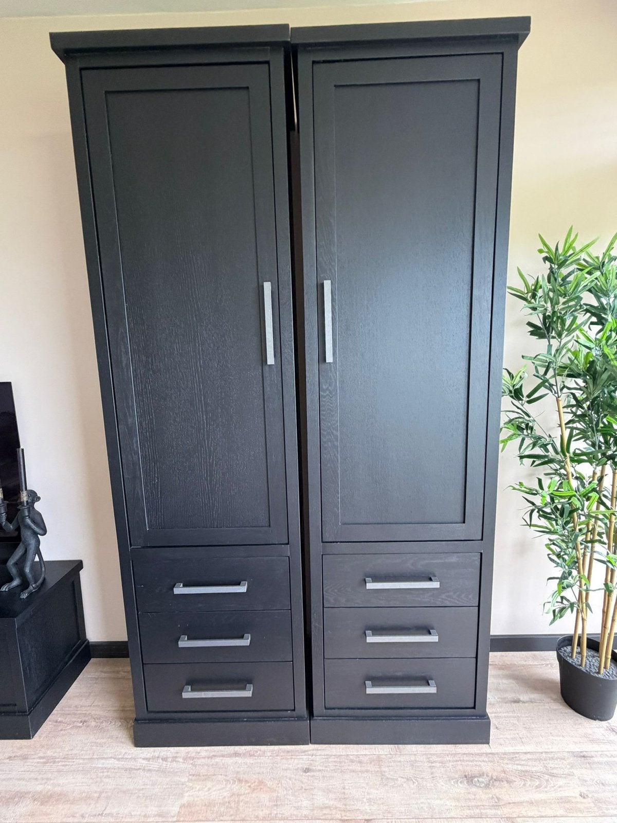 2 hoge kasten set, zwart antraciet, per kast 230x65x43, Ophalen, Zo goed als nieuw