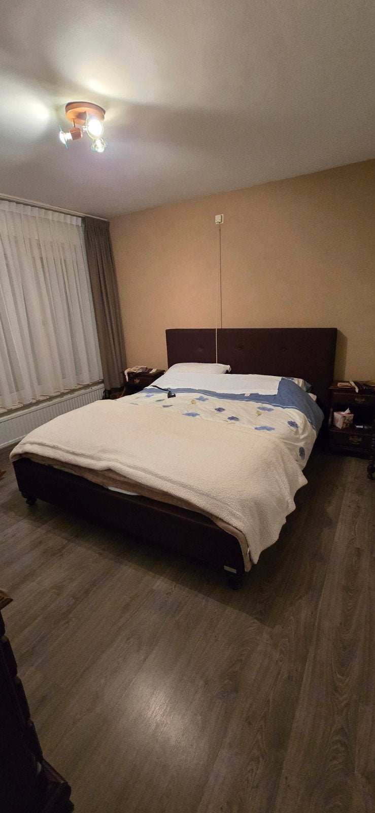 Tweepersoonsbed Infinity met lattenbodems en matrassen, Ophalen, Gebruikt, Bruin, Tweepersoons