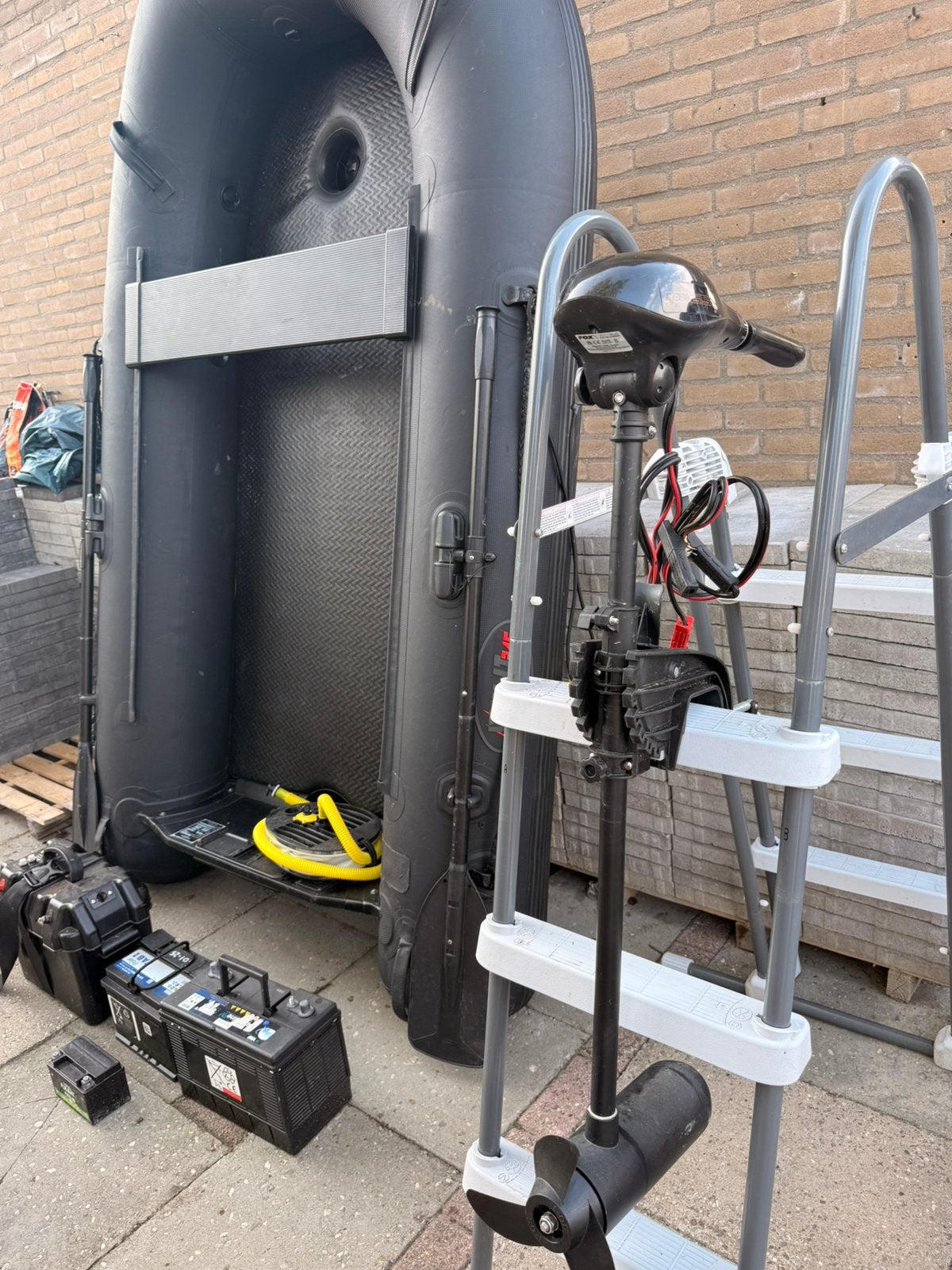 Raptor 245 Opblaasboot + Fox 65 lbs Elektromotor, Ophalen, Zo goed als nieuw, Overige typen