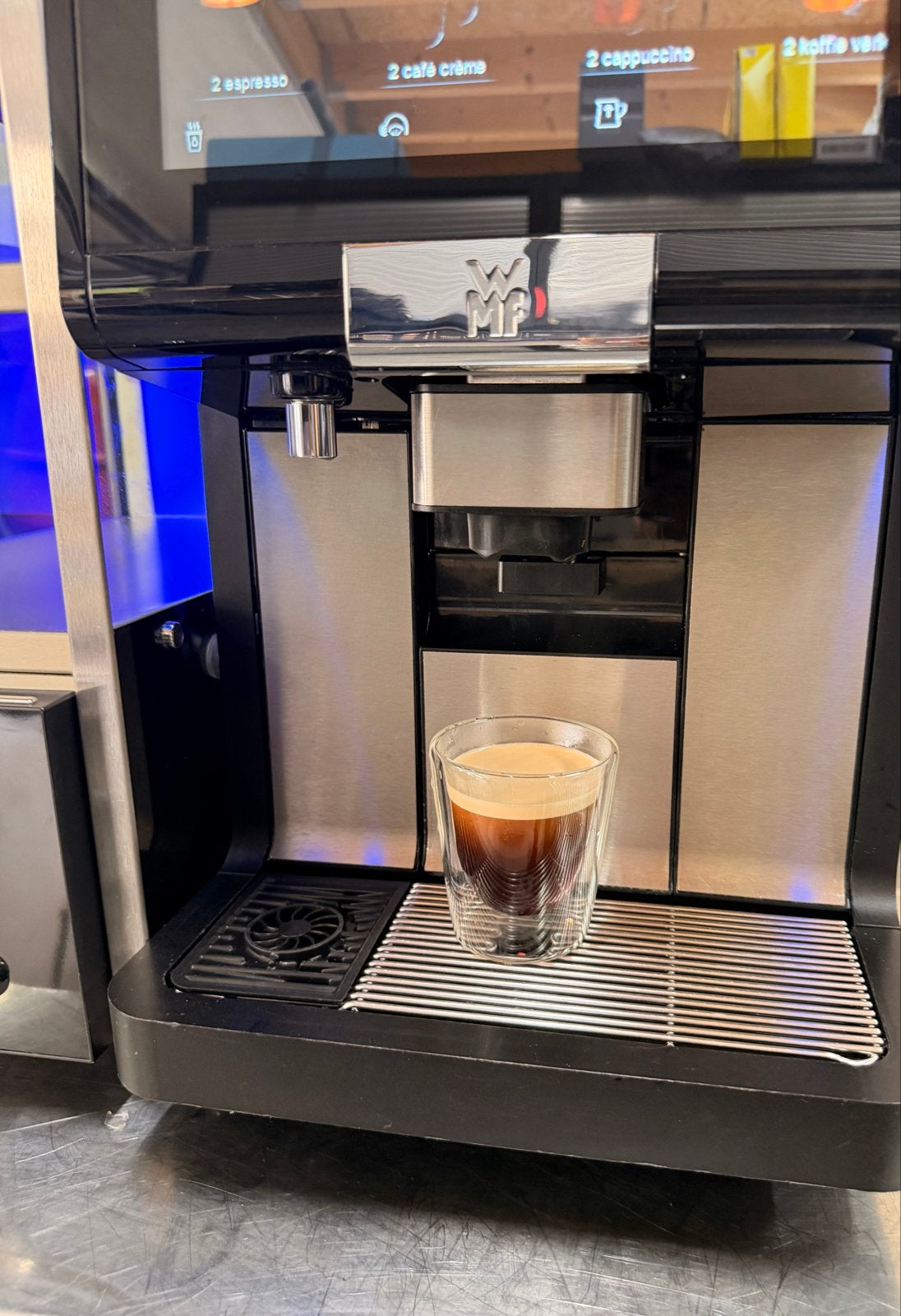 Foto 11 van WMF 5000 S+ Dynamic Milk – Complete set met Cup&Cool - 230V
