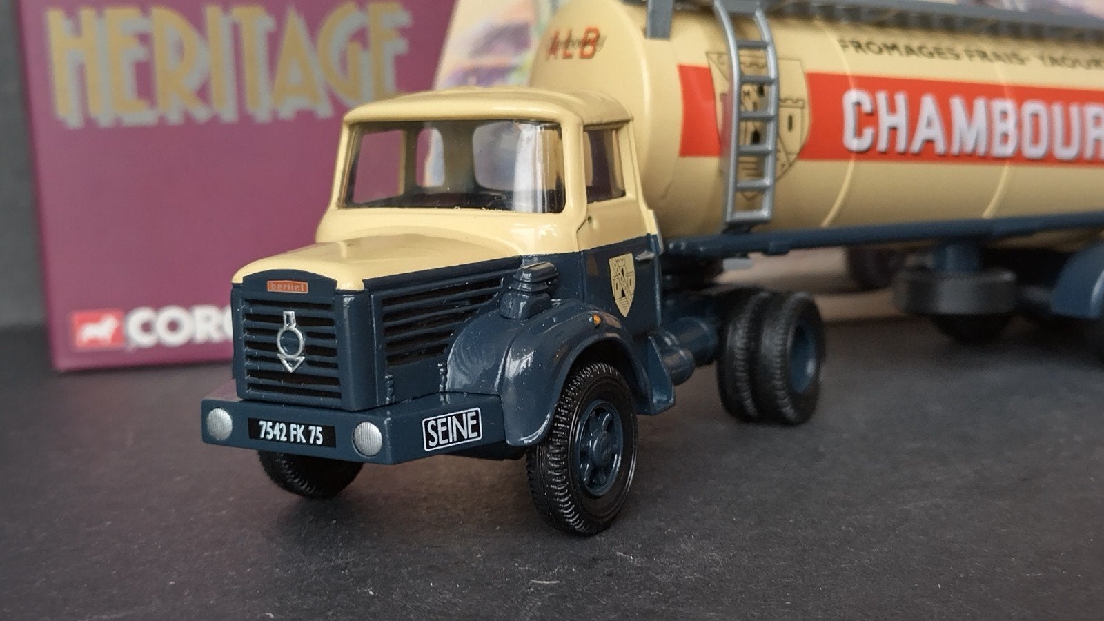Berliet TLR 8 Chambourcy Citerne 1:50.Corgi Pol, ., Nieuw, ., Corgi