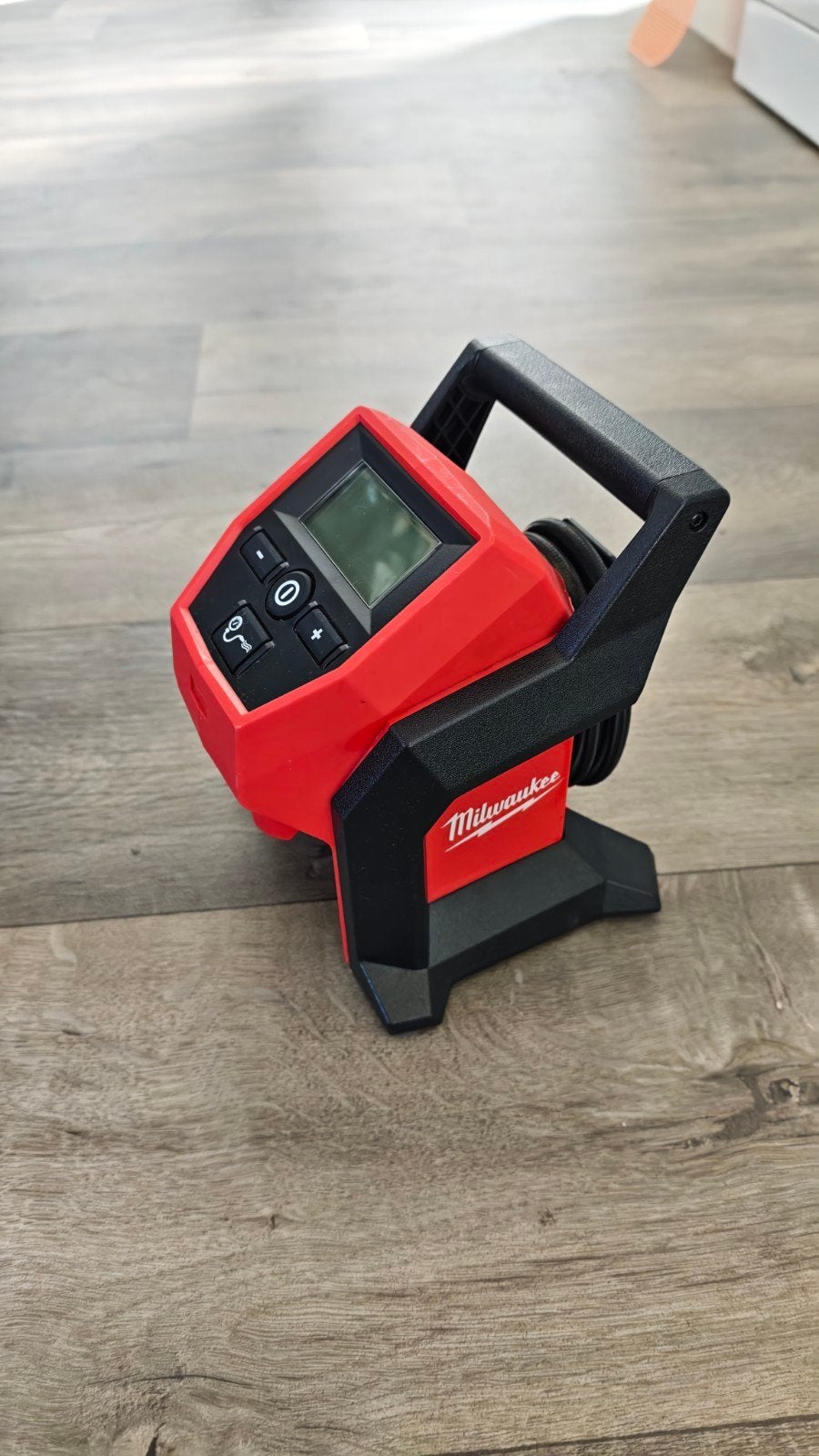 Milwaukee M12 lucht/Bandenpomp - Compact en Krachtig, Ophalen of Verzenden, Zo goed als nieuw, Overige typen, Milwaukee