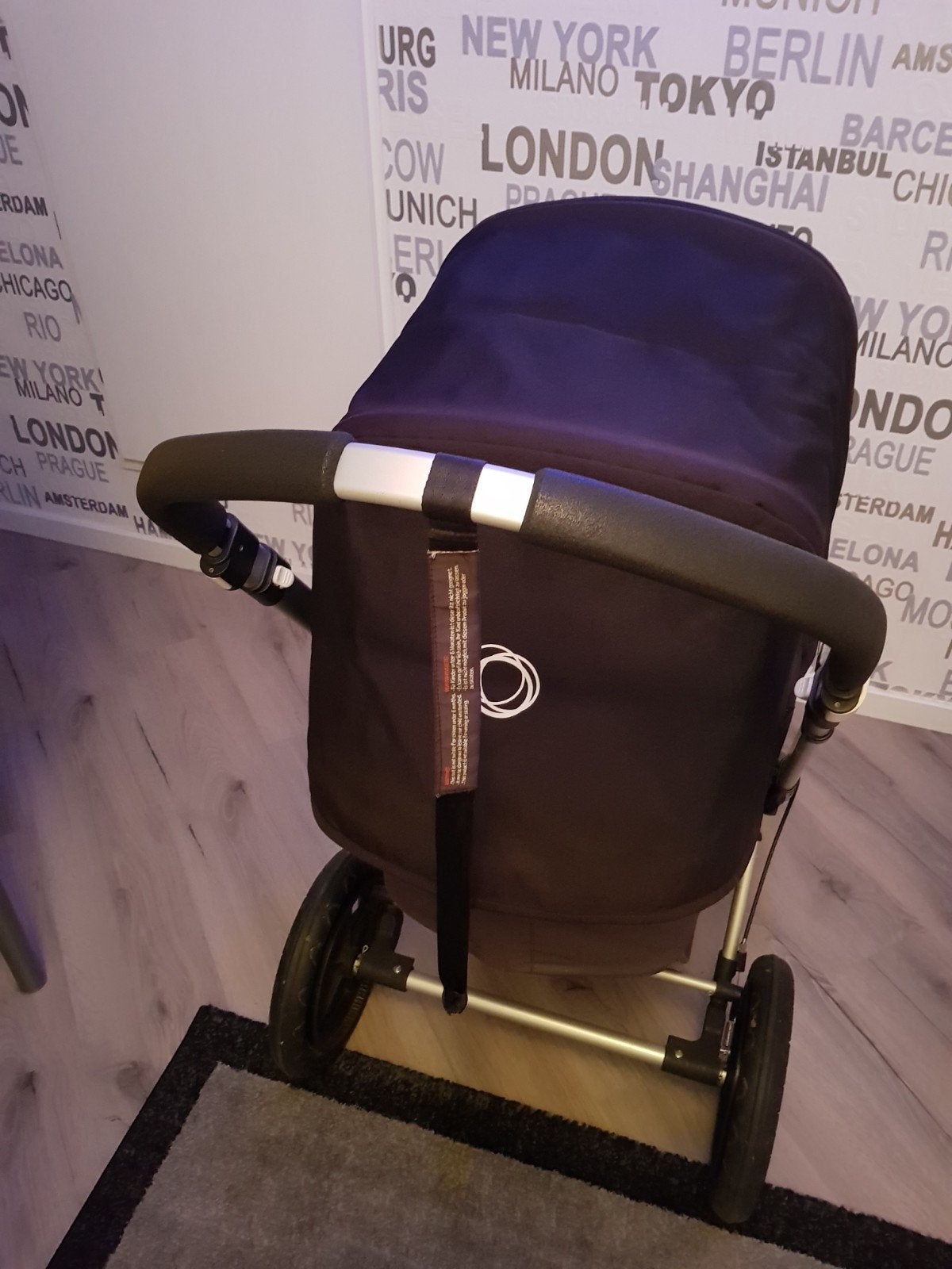 Nette zwarte bugaboo cameleon, Ophalen