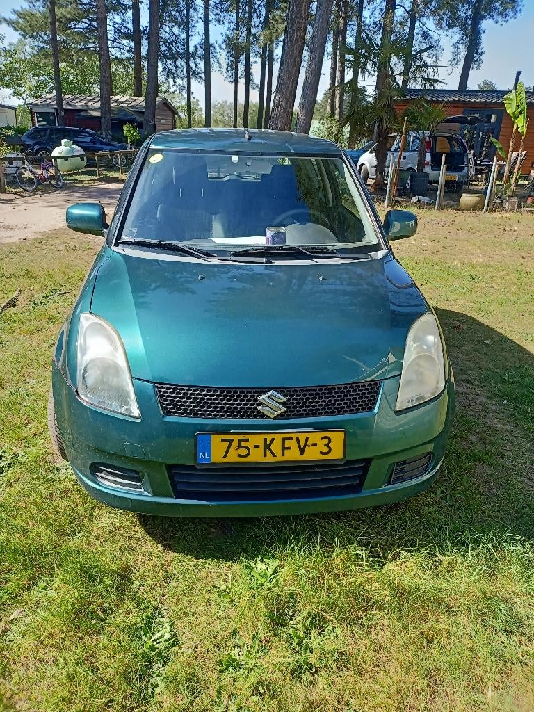 Suzuki Swift 1.3 3D 2005 Groen, Auto's, Suzuki, 945 kg, Swift, Handgeschakeld, 1000 kg