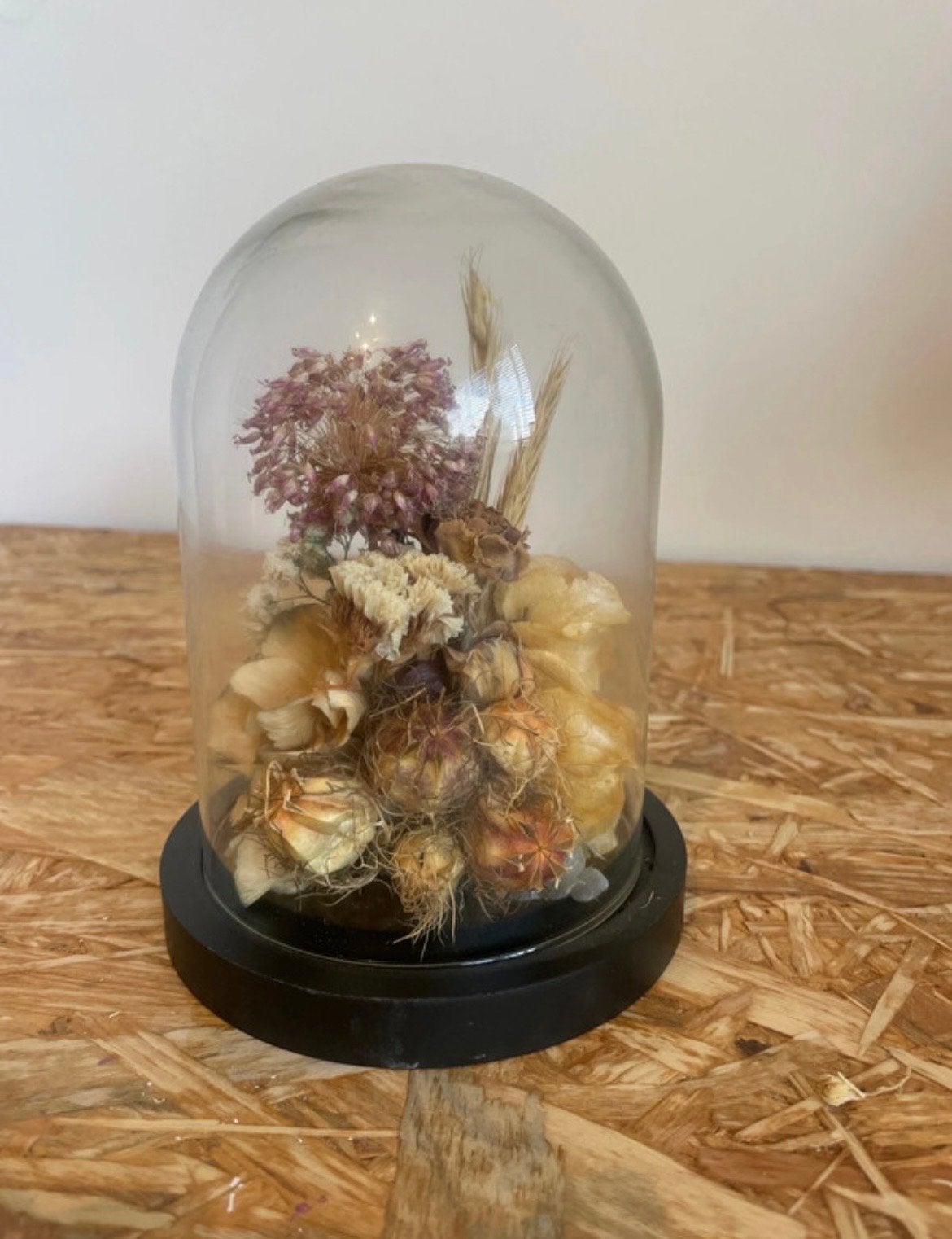 Unieke stolp met handgemaakte droogbloemen, Ophalen of Verzenden, Zo goed als nieuw