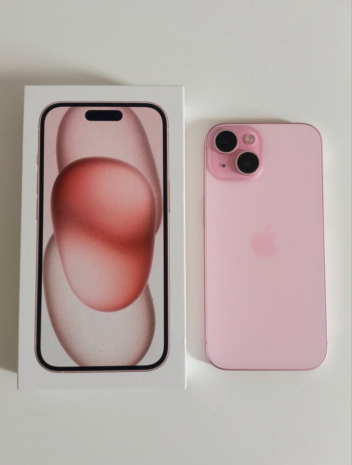 Apple iPhone 15 Roze 256GB - Zo goed als nieuw