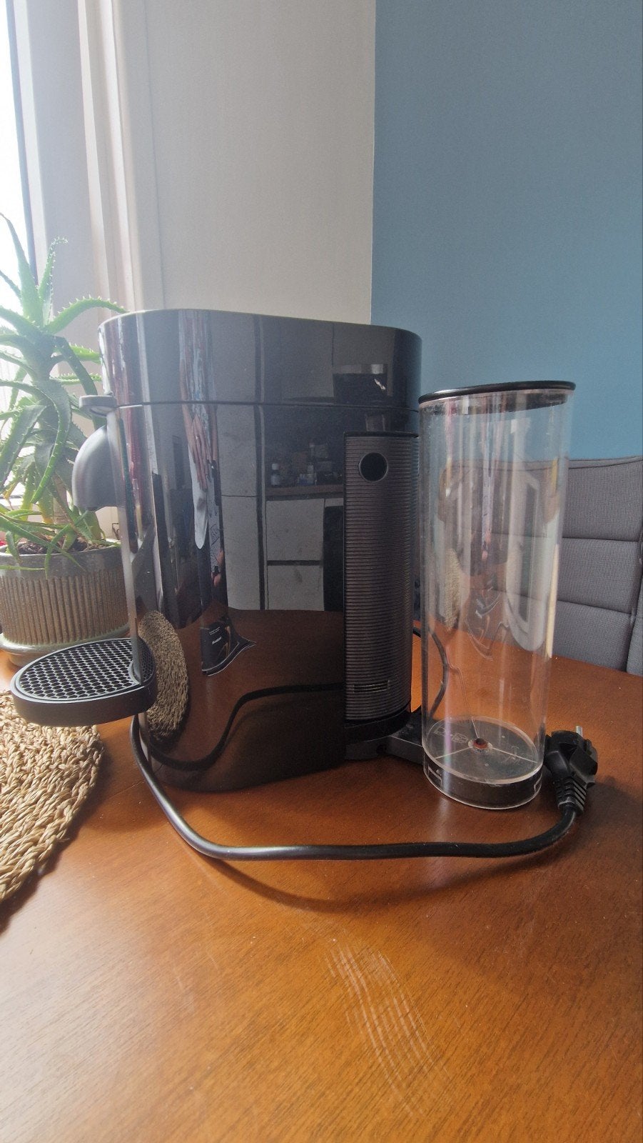 Nespresso Vertuo Plus Koffiemachine, Ophalen, 10 kopjes of meer, Koffiemachine, Zo goed als nieuw
