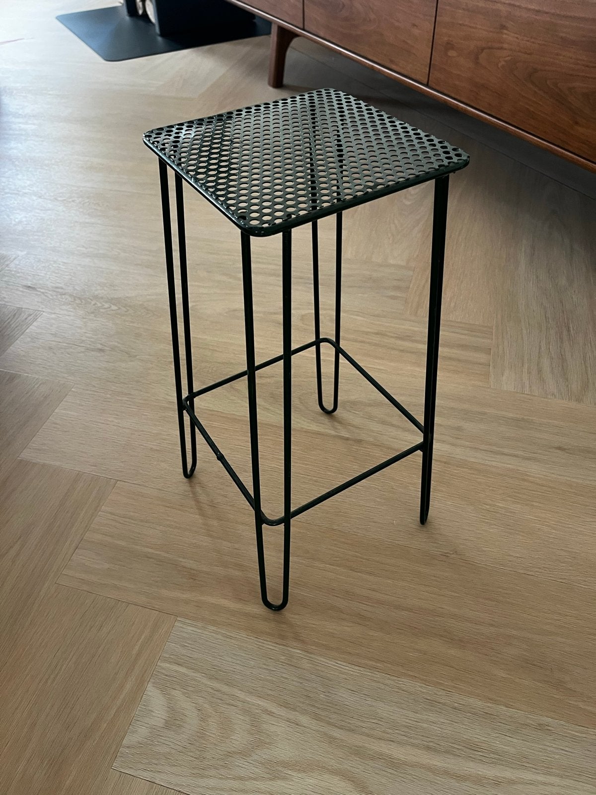Jaren ‘60 donkergroene metalen plantentafel 19x19x45cm, Groen, Ophalen of Verzenden, Zo goed als nieuw, Metaal