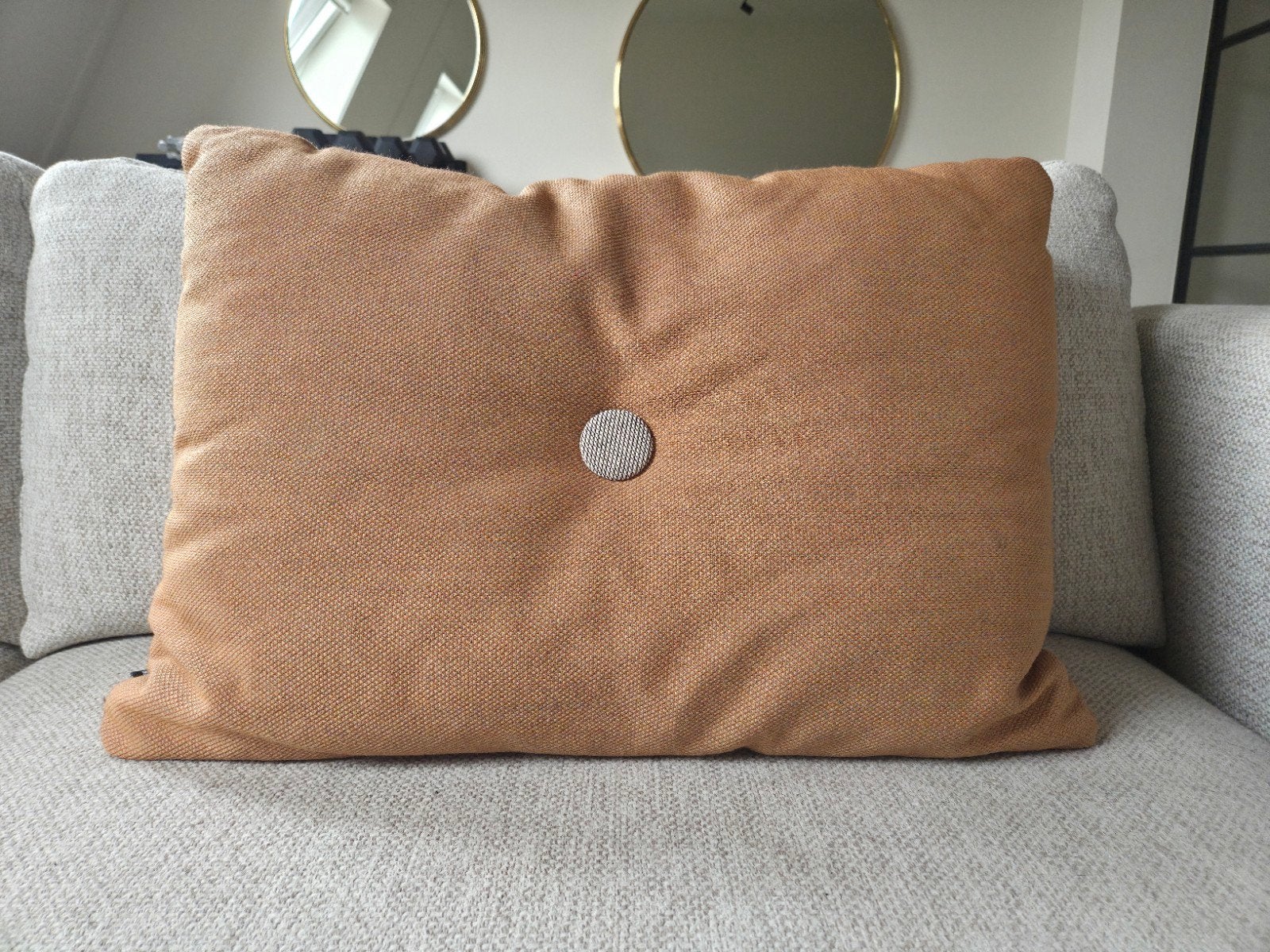 HAY Dot Cushion Sierkussen - Karamelkleurig Steelcut Trio, Huis en Inrichting, Woonaccessoires | Kussens, Overige merken, Inclusief binnenkussen