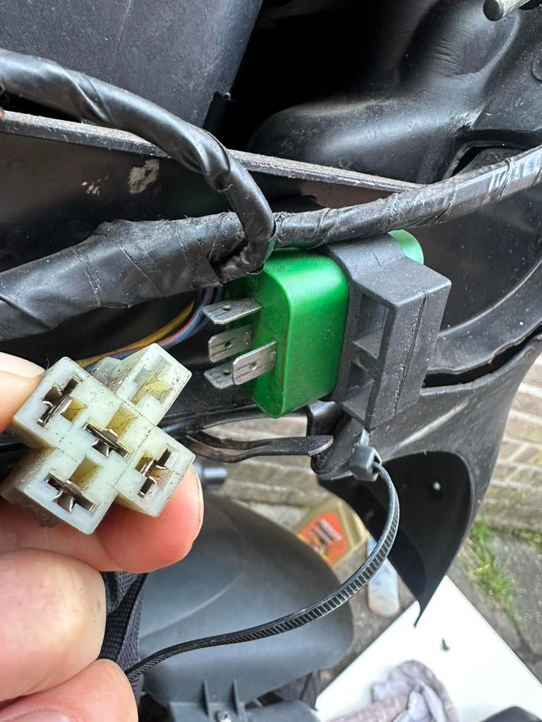 Gezocht Gilera runner (knipperlicht relai) gezocht!, Vacatures, 33 - 40 uur, Overige vormen