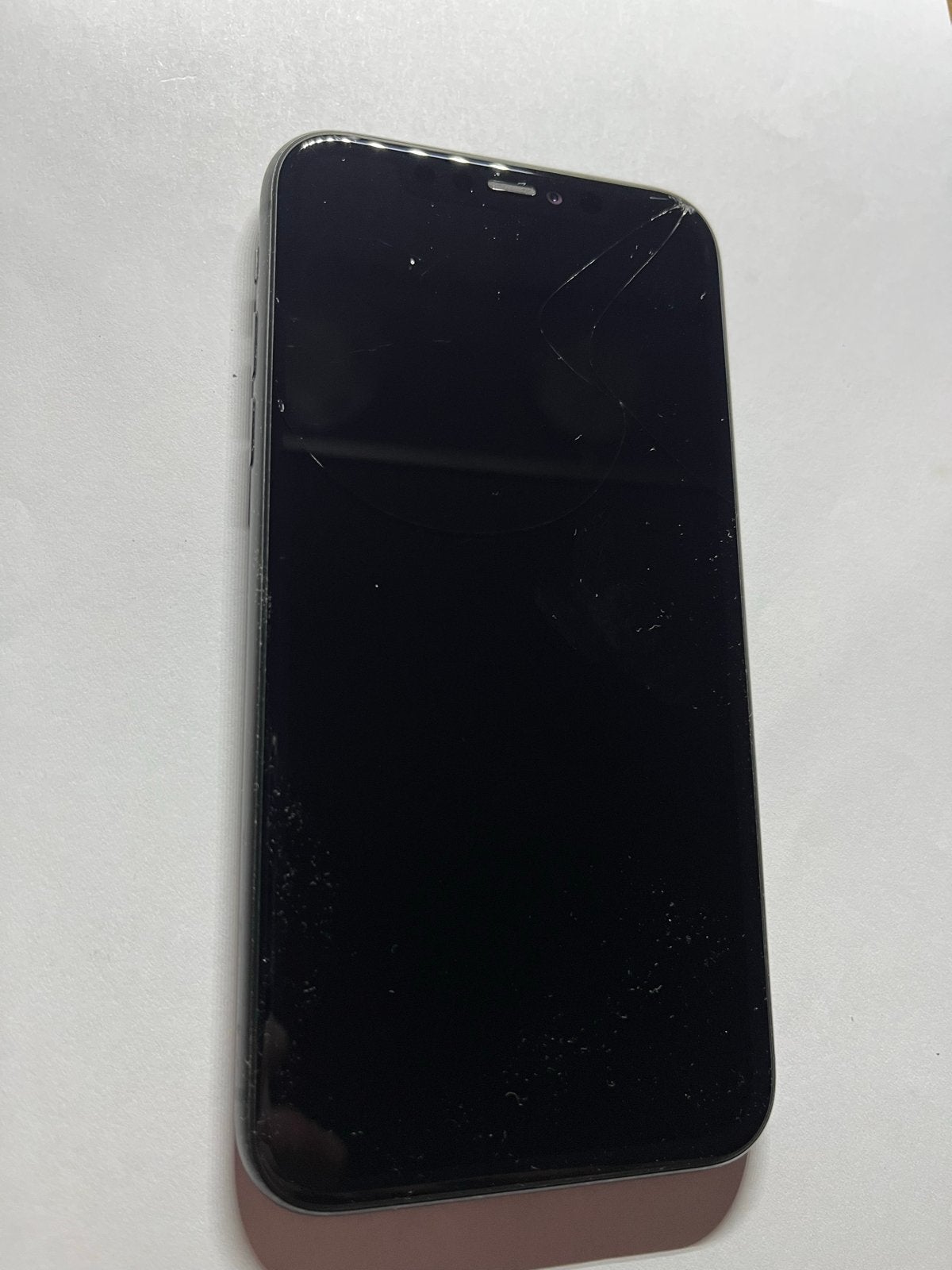 iPhone 11 Zwart 64GB - Scherm beschadigd, Telecommunicatie, Gebruikt, Zwart, 78 %, 64 GB