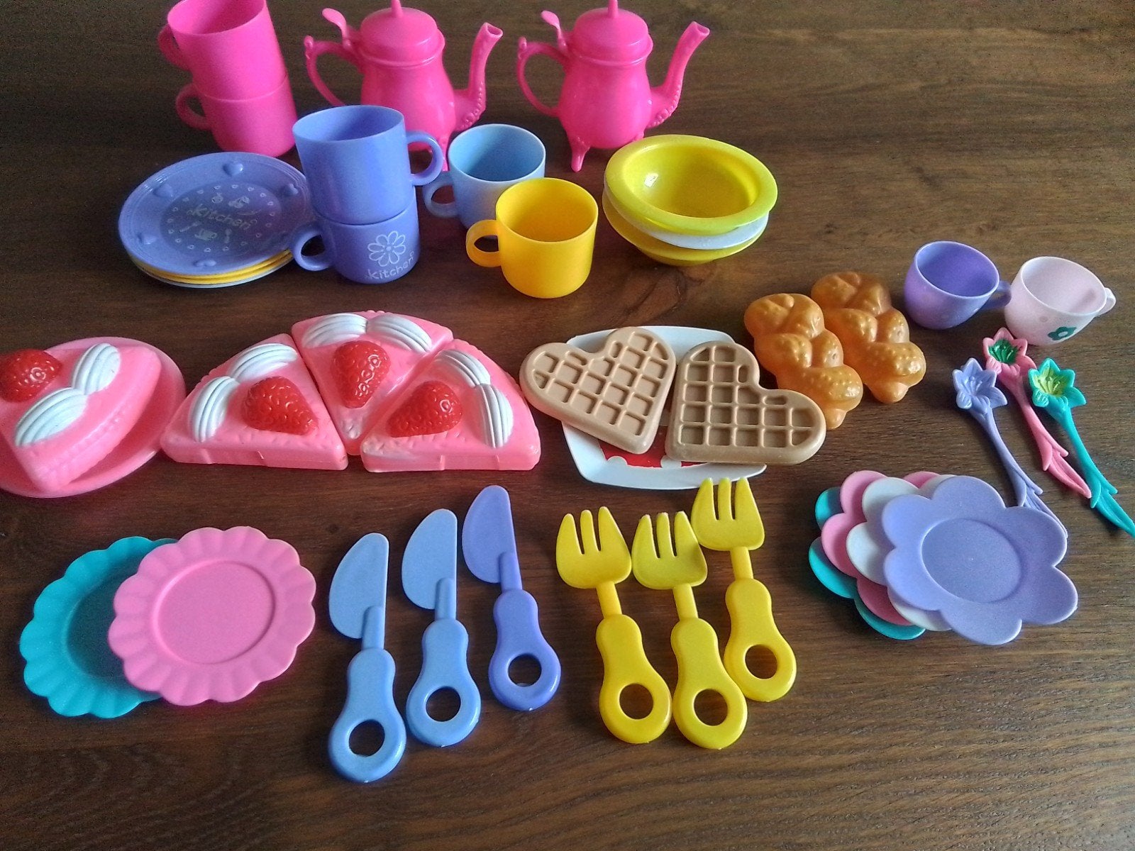 Grote set speelgoed servies en eten voor kinderen, Ophalen of Verzenden, Gebruikt, Overige typen