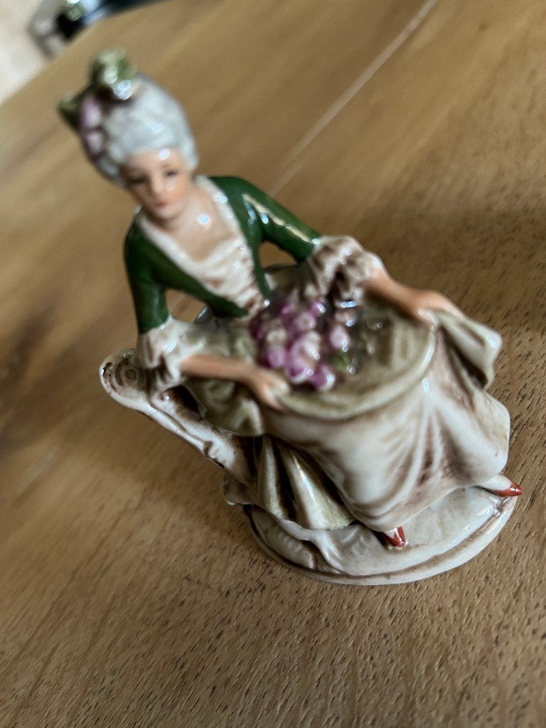 Beeldje vrouw Thuringen, Minder dan 20 cm, Gemerkt, Ophalen of Verzenden, Overige materialen