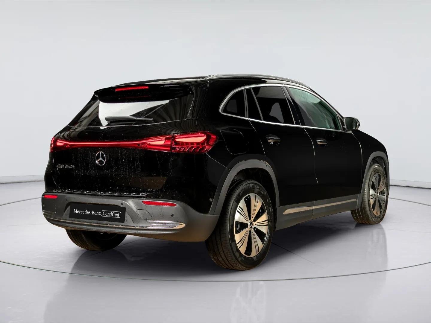 Mercedes-Benz EQA 250+ Business Solution 71 kWh Panorama dak, Zwart, 445 min, Leder en Stof, Zwart