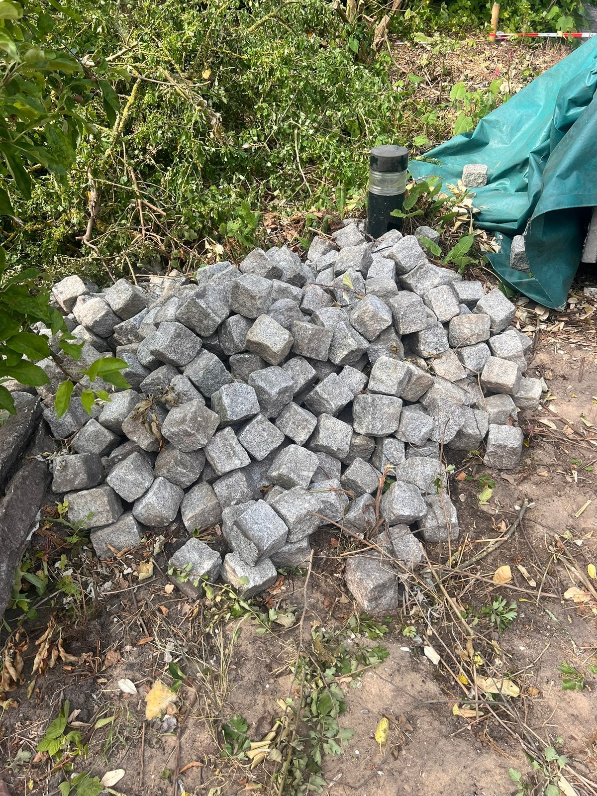 Stapel keien voor in de tuin alleen ophalen, Ophalen