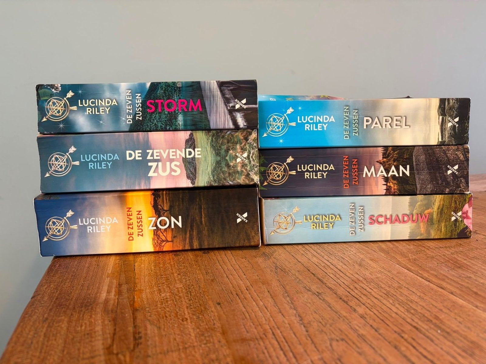 De Zeven Zussen serie - Lucinda Riley (6 boeken), Boeken, Ophalen, Zo goed als nieuw, Nederland