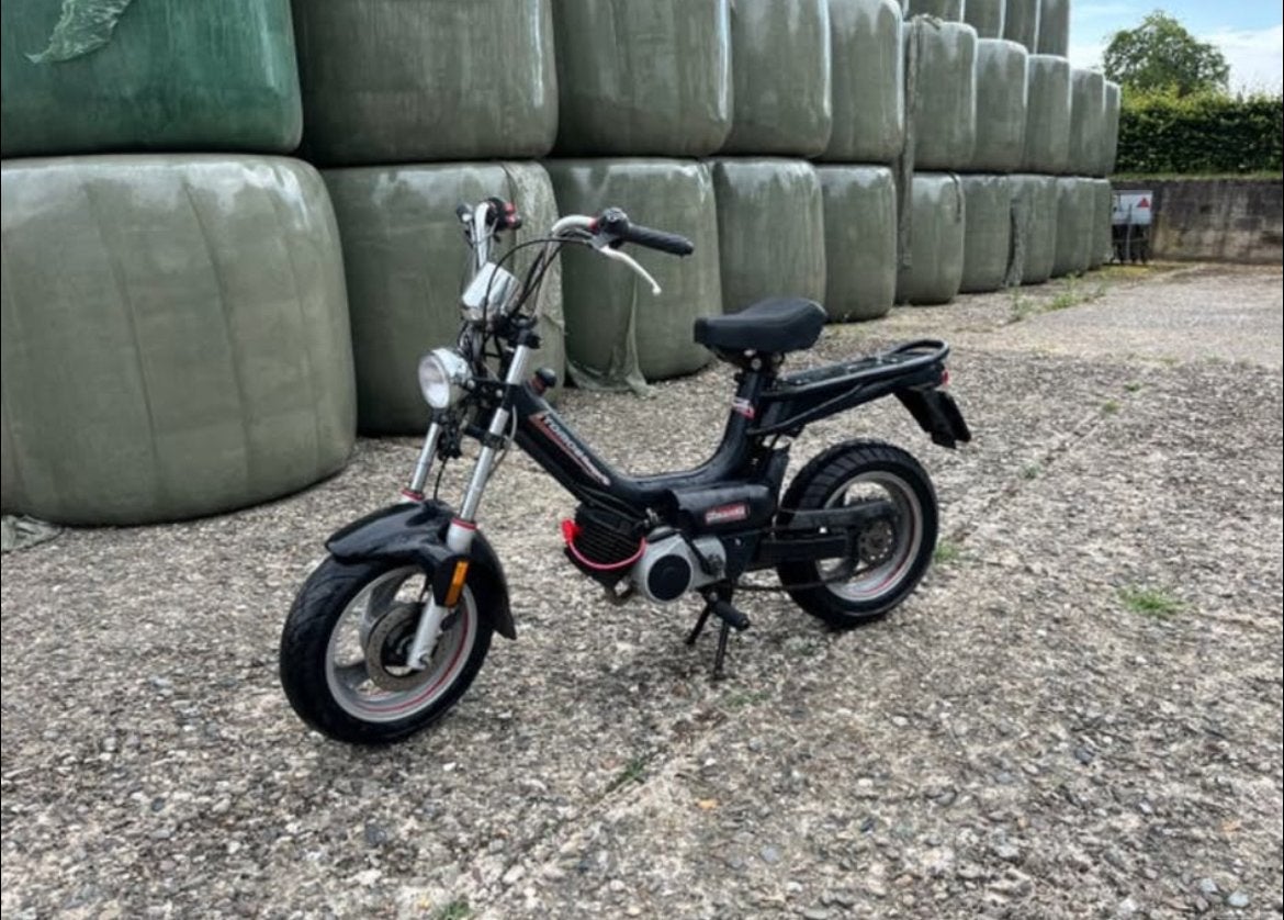 Tomos youngster snorfiets - Zwart, in goede staat, Fietsen en Brommers, Brommers | Tomos, Ophalen, Gebruikt, Quadro, Maximaal 25 km/u