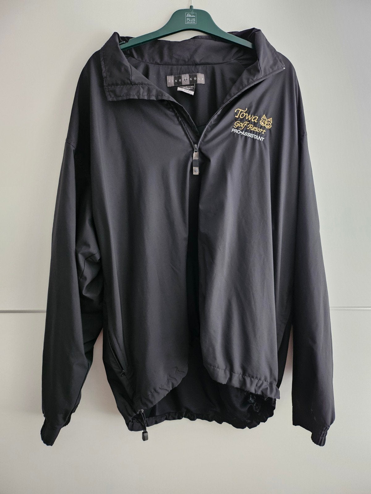 Nike Golf Clima-Fit Jas - Towa Golf Resort, Maat 52/54 (L), Zwart, Ophalen of Verzenden, Zo goed als nieuw