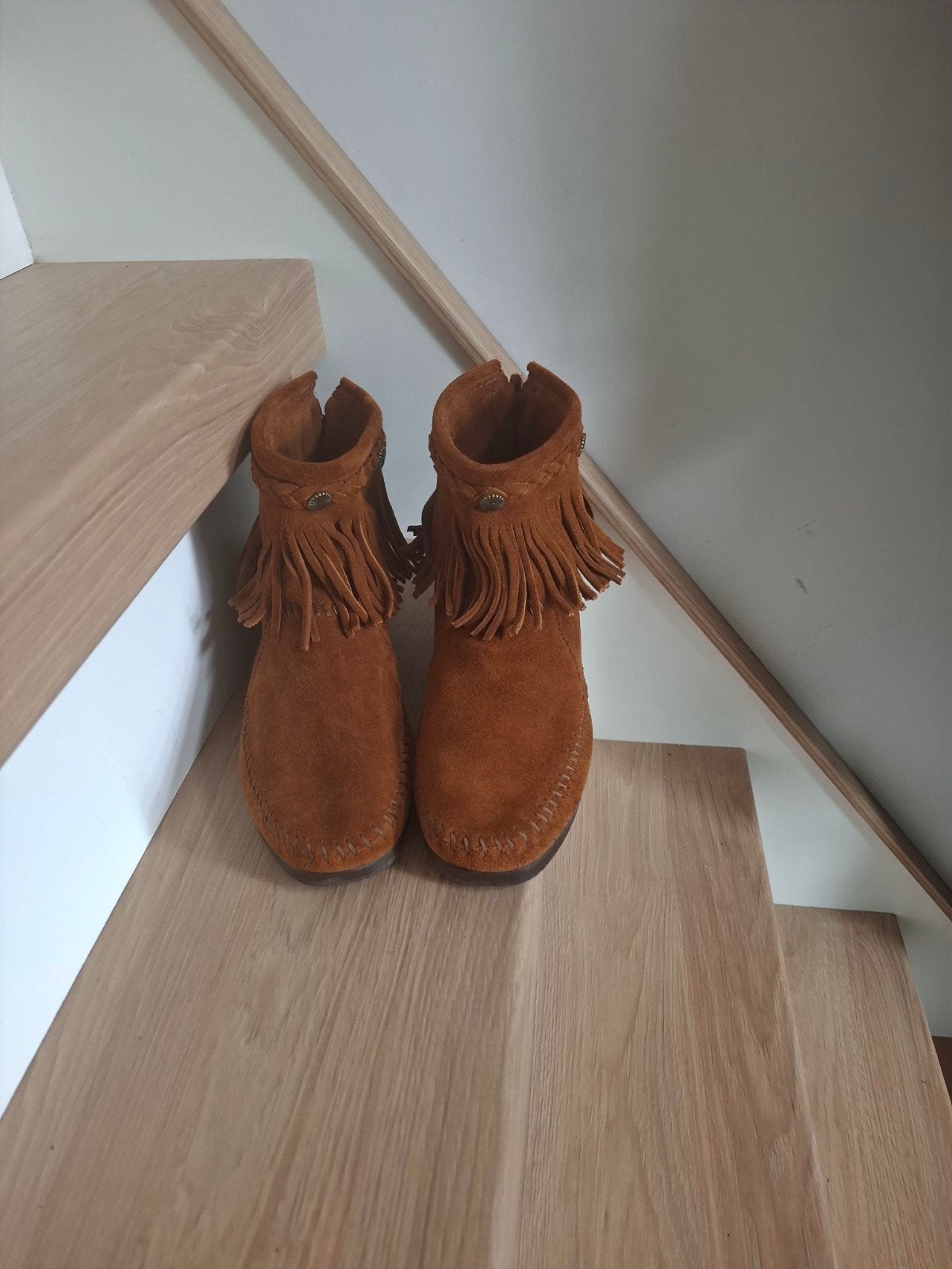 Enkellaarsjes maat 39 M Minnetonka bruin, Bruin, Lage of Enkellaarzen, Ophalen of Verzenden, Zo goed als nieuw