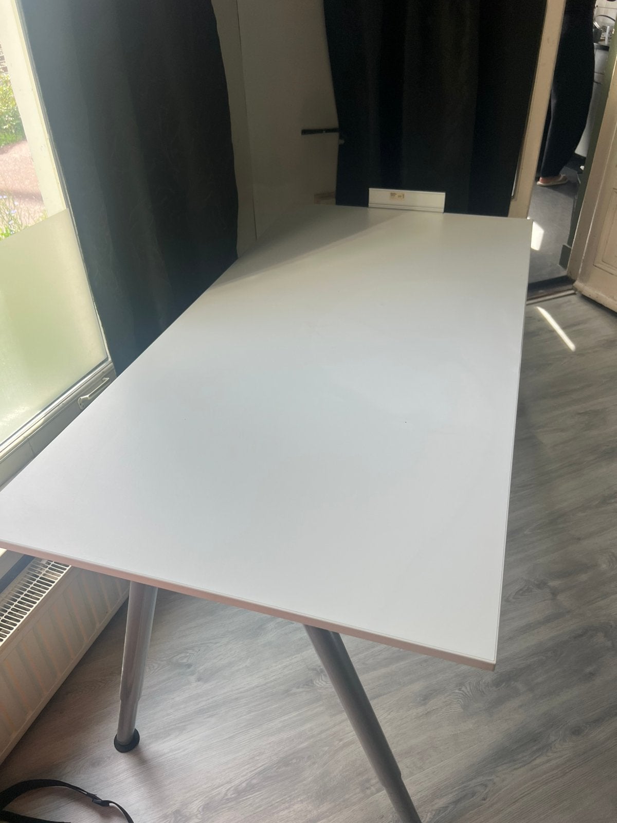 In hoogte verstelbaar bureau - 80x160 cm - Zo goed als nieuw, Ophalen, In hoogte verstelbaar, Zo goed als nieuw