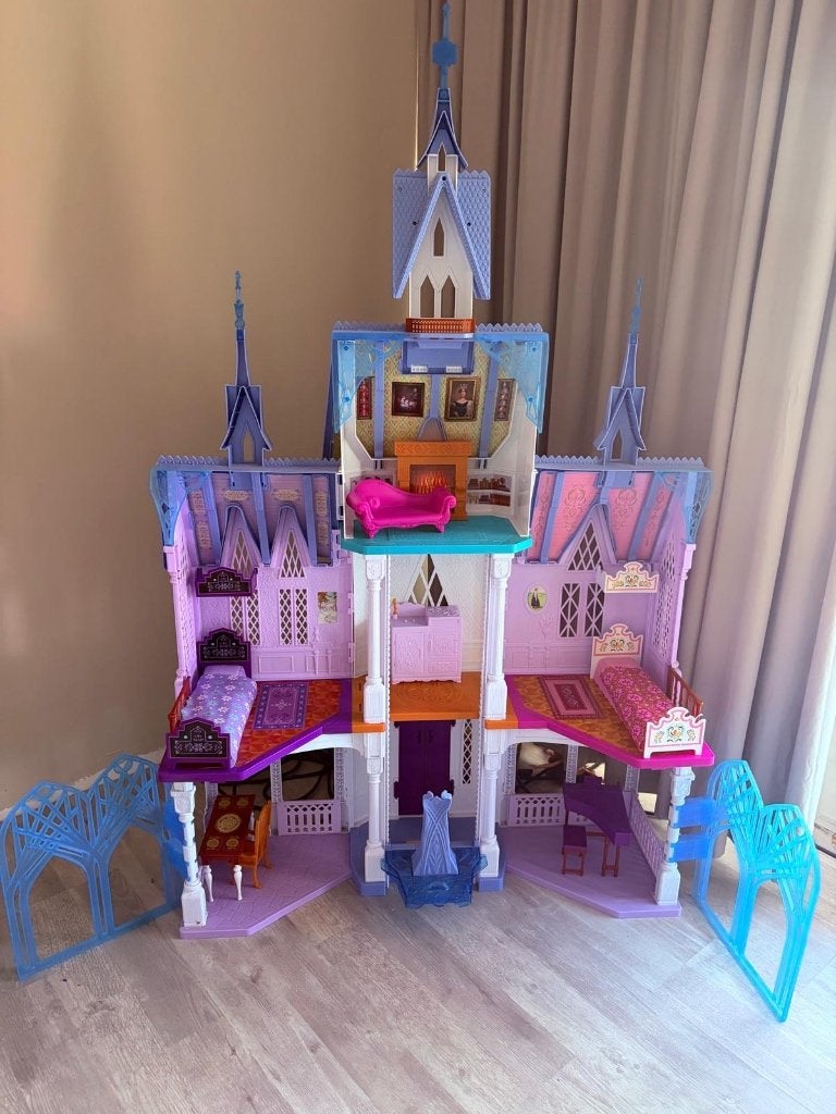 Frozen kasteel, Kinderen en Baby's, Speelgoed | Poppenhuizen, Ophalen, Zo goed als nieuw, Poppenhuis