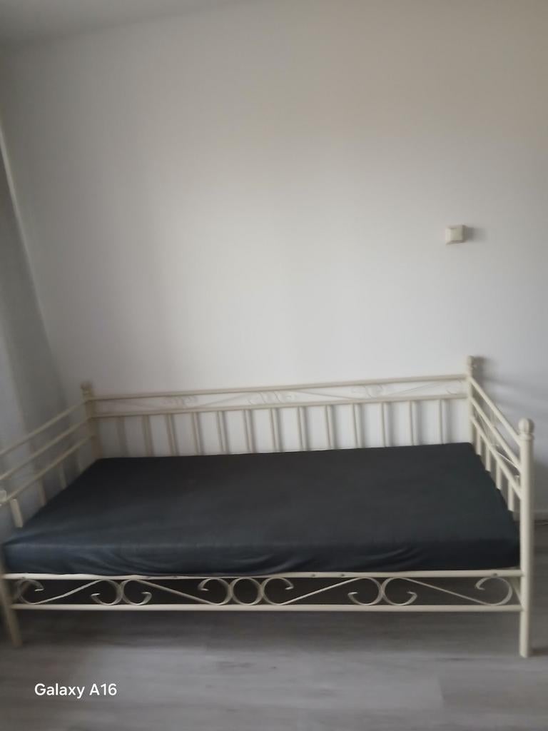 Beige metalen bedframe met of zonder matras 90x200 cm, Ophalen, Gebruikt, 90 cm, Eenpersoons