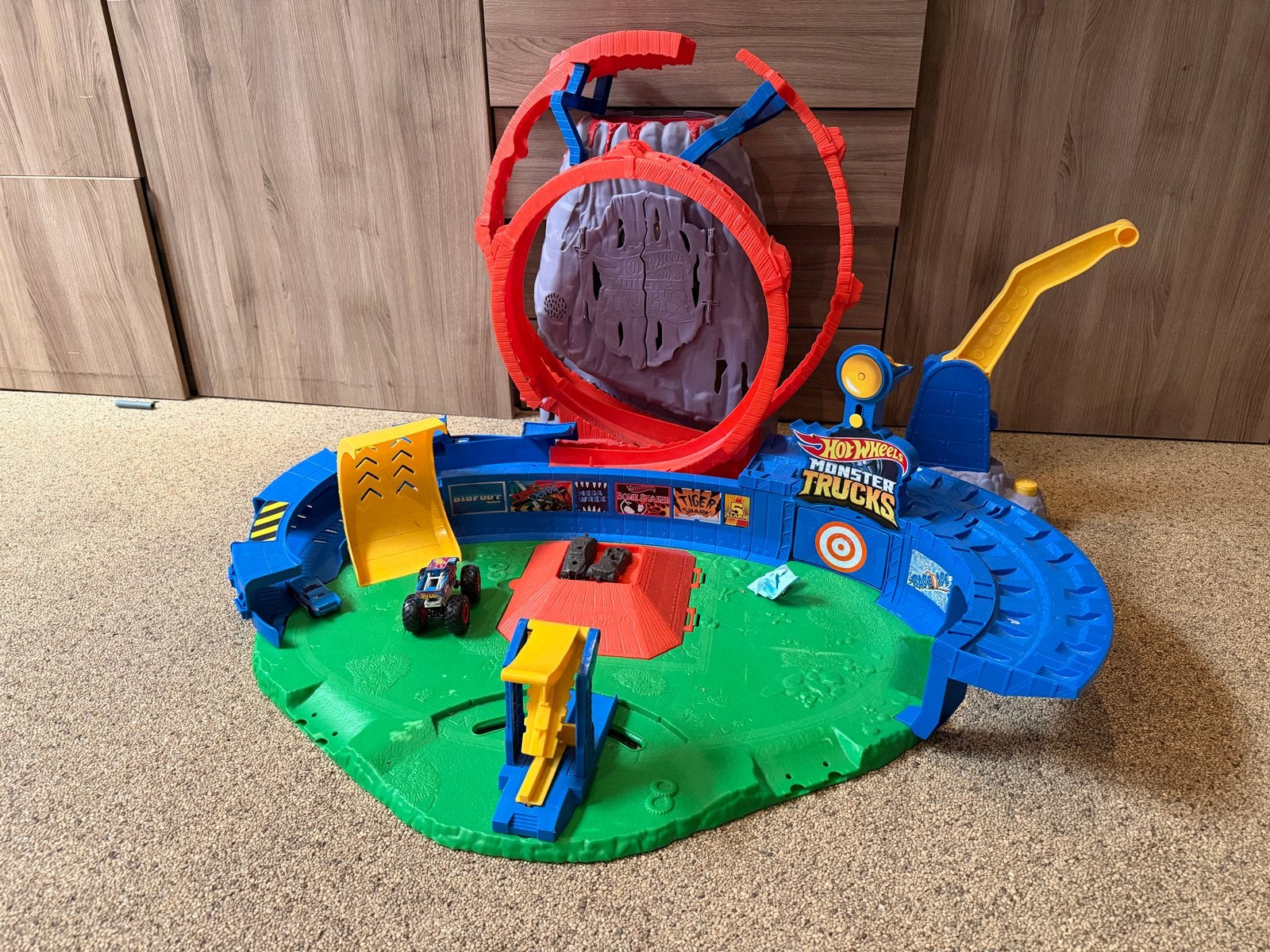 Hot Wheels Monster Truck Baan met dino, Ophalen, Gebruikt