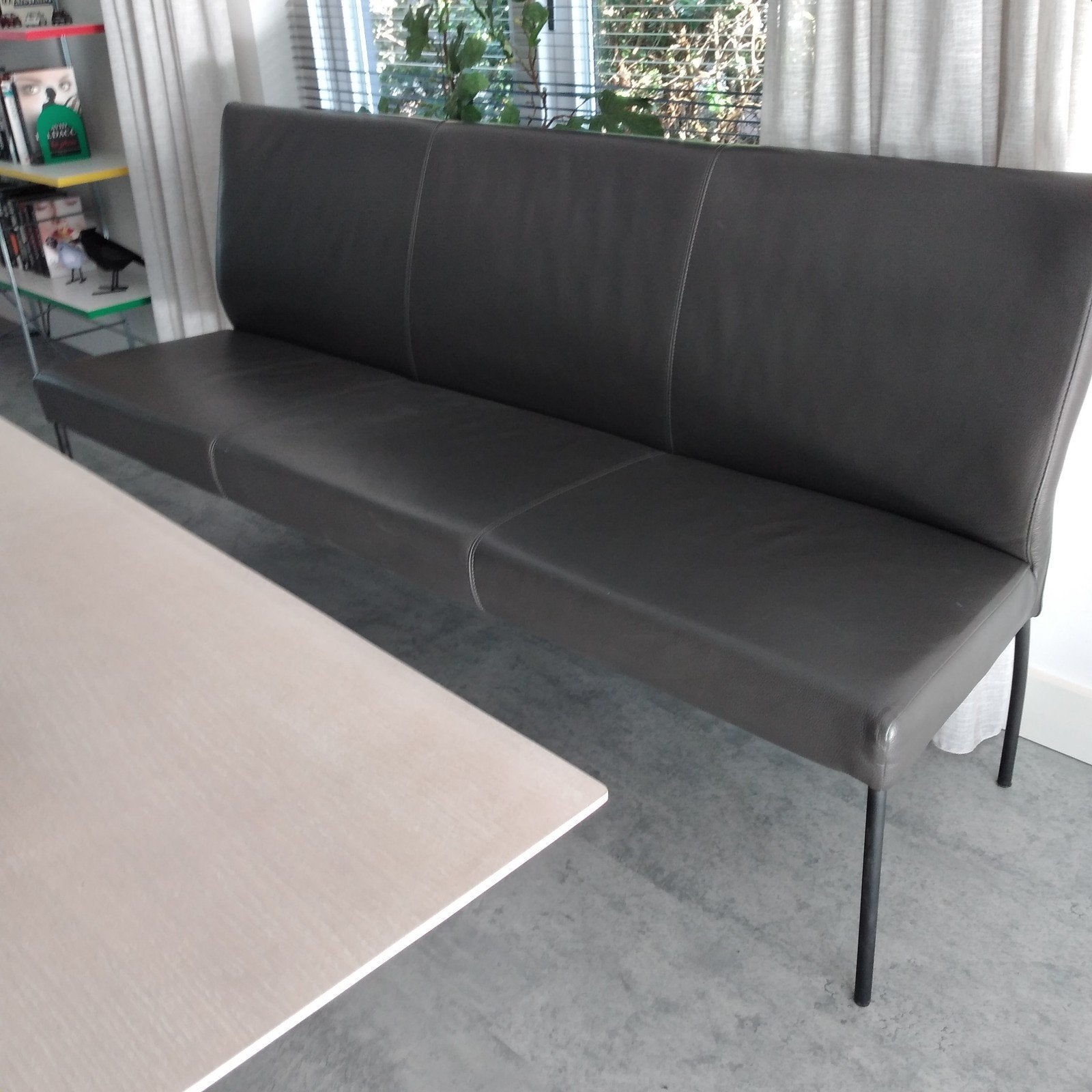 3 EAMES STOELEN nr.708 en LEREN EETBANK, Ophalen, Overige kleuren, Kunststof, Drie