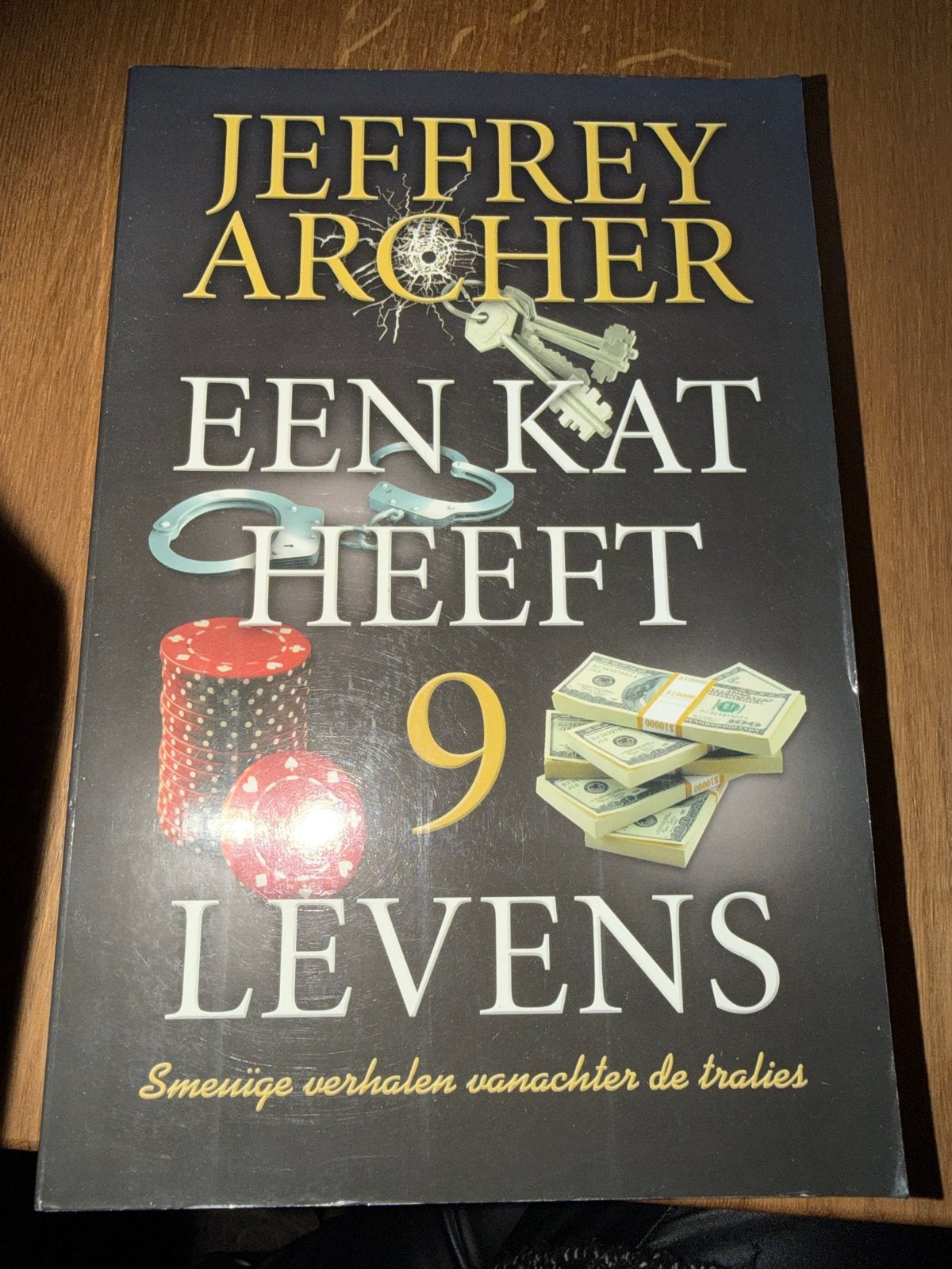 HKL.   Jeffrey Archer - Een Kat Heeft 9 Levens, Ophalen of Verzenden, Zo goed als nieuw