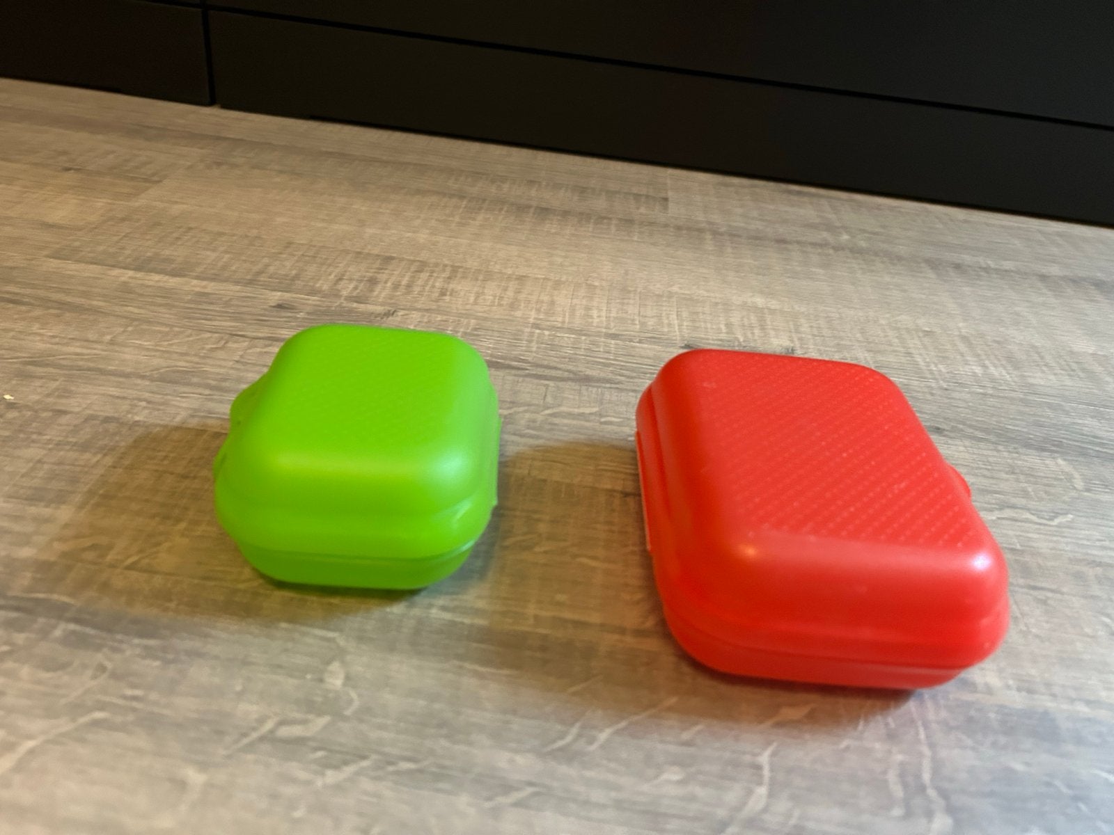 Tupperware bakjes set van 2 - Rood en Groen, Ophalen, Gebruikt, Overige kleuren, Bewaardoos