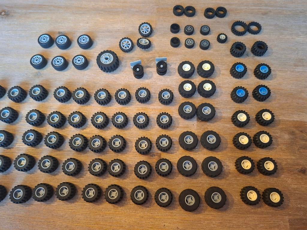 Lego diverse wielen  (2), Ophalen of Verzenden, Zo goed als nieuw, Accessoire, Lego