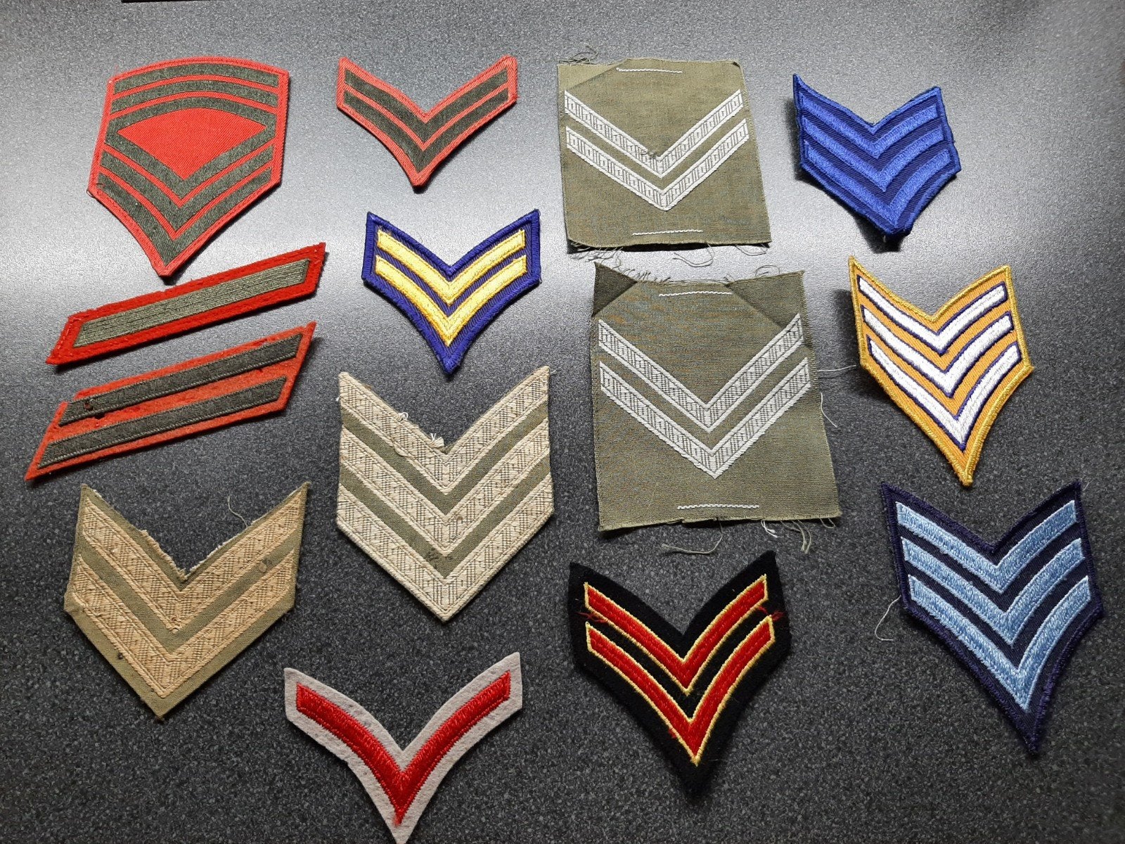 Strepen  / rangen   divers  - Buitenland., Ophalen of Verzenden, Landmacht, Nederland, Embleem of Badge