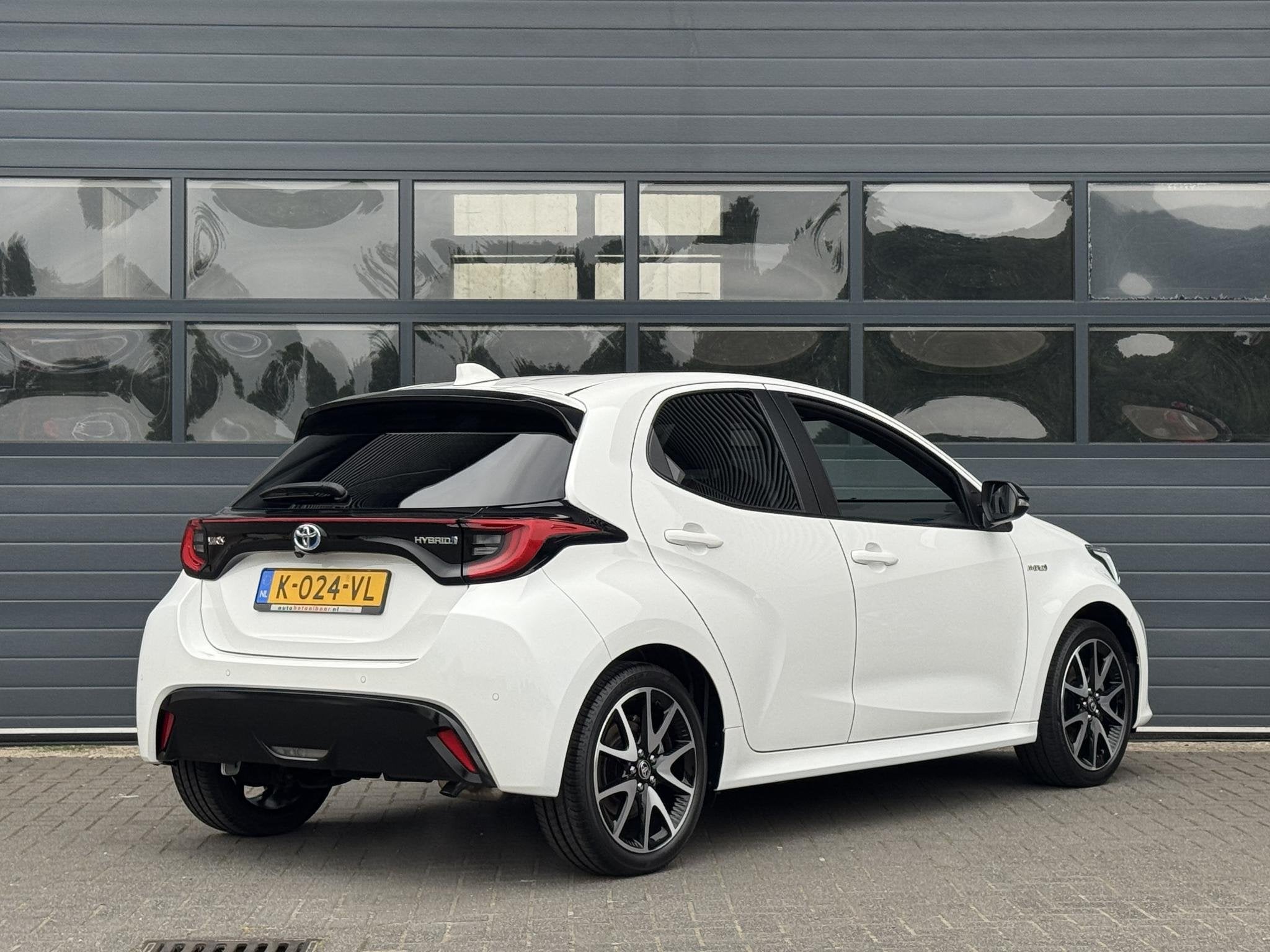 TOYOTA YARIS 1.5 HYBRID EXECUTIVE I AUTOMAAT I P-CAMERA I NA, Auto's, Toyota, 450 kg, Gebruikt, Met garantie (alle), Bedrijf