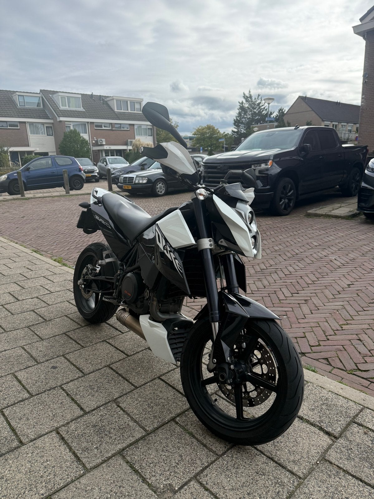 KTM Duke 690 - volledig akrapovic - Goed onderhouden, Motoren, Sportuitlaat, Gebruikt, Particulier, Meer dan 35 kW