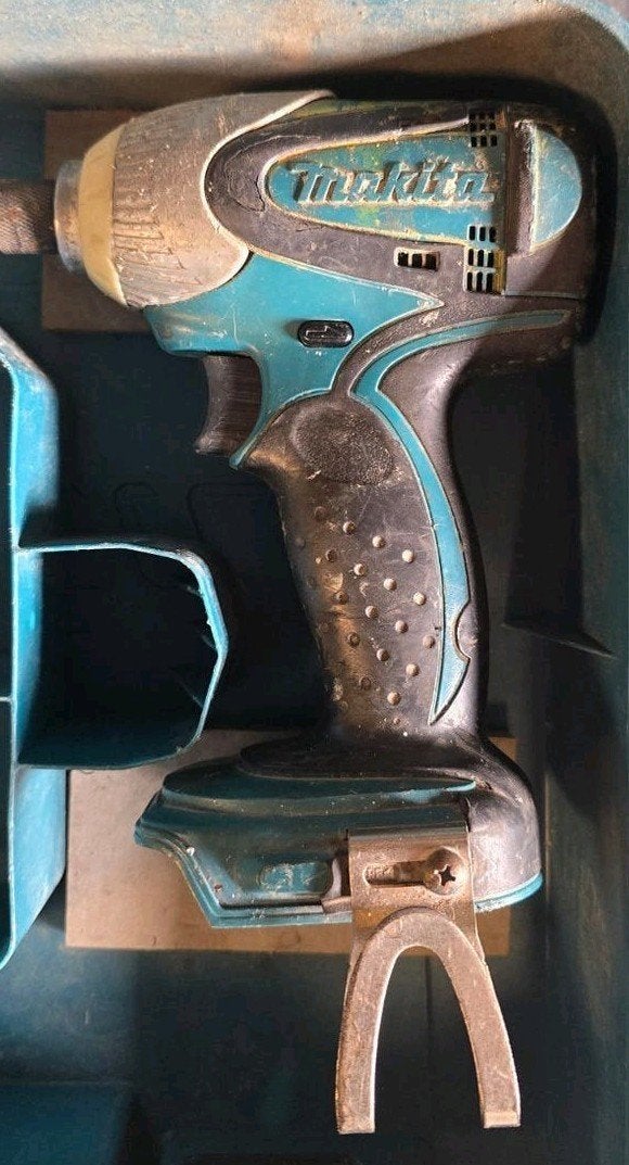 makita slagschroevendraaier incl koffer en lader, Doe-het-zelf en Verbouw, Gereedschap | Boormachines, Ophalen of Verzenden, Gebruikt