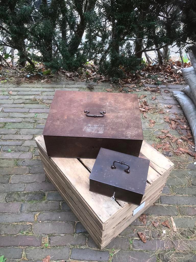 Antieke kluizen werken nog perfect 20x15x10 en 40x30x14 cm, Antiek en Kunst, Ophalen of Verzenden