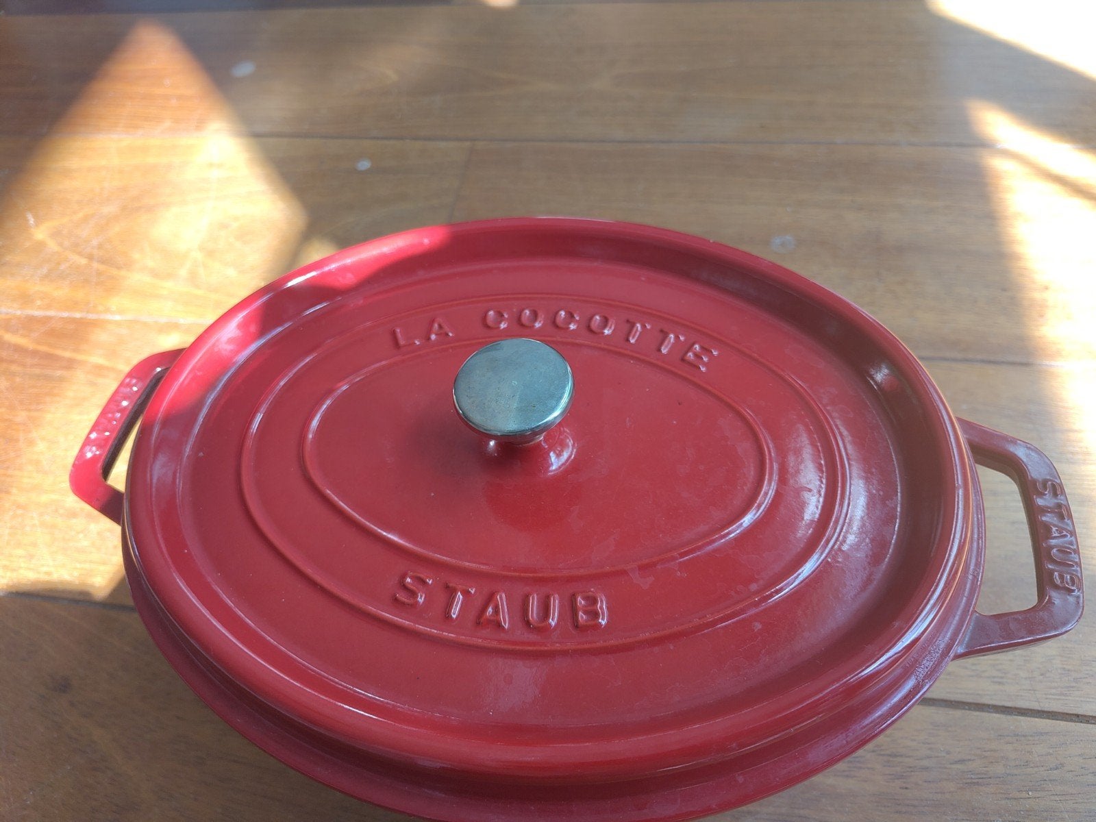 Staub Gietijzeren Braadpan Ovaal 29x23 cm Rood, Gebruikt, Met deksel, Ophalen of Verzenden, Overige merken