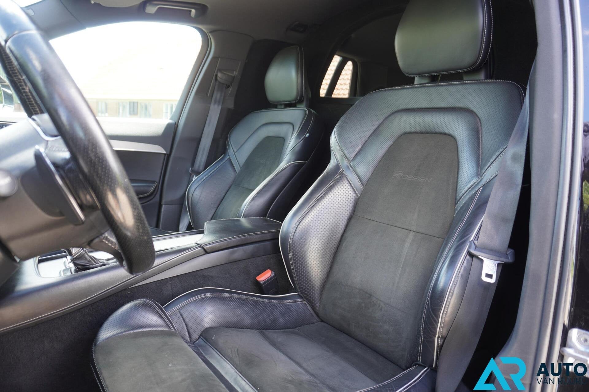 Volvo XC90 2.0 D5 * 4X4 * Grijs kenteken * LUXE * R-Design, Auto's, 4 cilinders, 1969 cc, Leder en Stof, Zwart