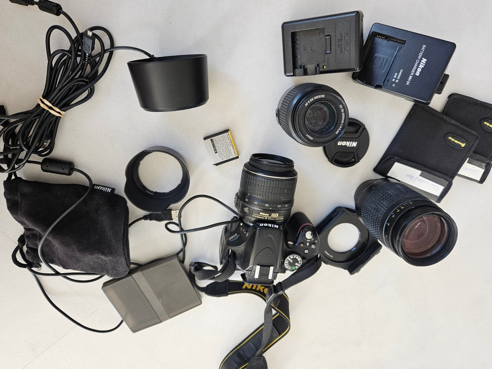 Nikon D5100 DSLR Camera met 2 lenzen en accessoires, Ophalen, Zwart, Zijvakken, Schoudertas