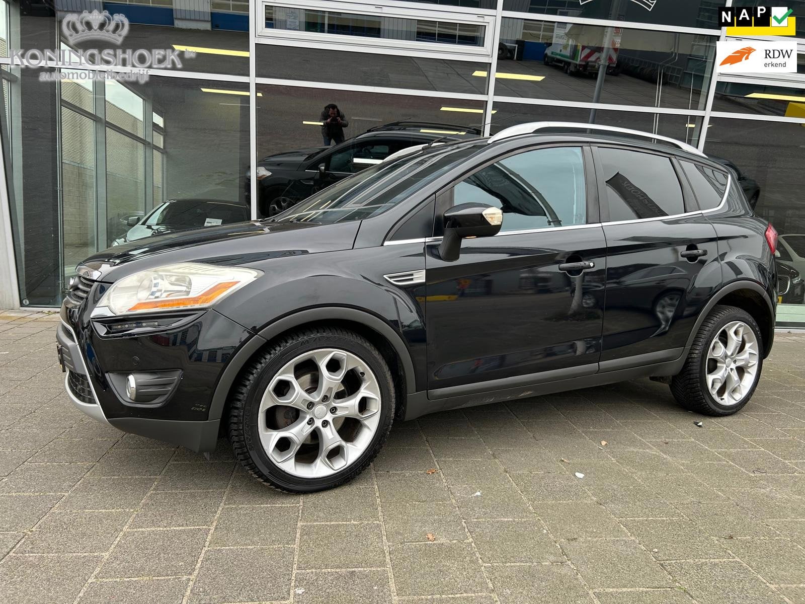 Ford Kuga 2.5 20V Titanium, Auto's, Ford, Gebruikt, Zwart, Leder en Stof, Zwart