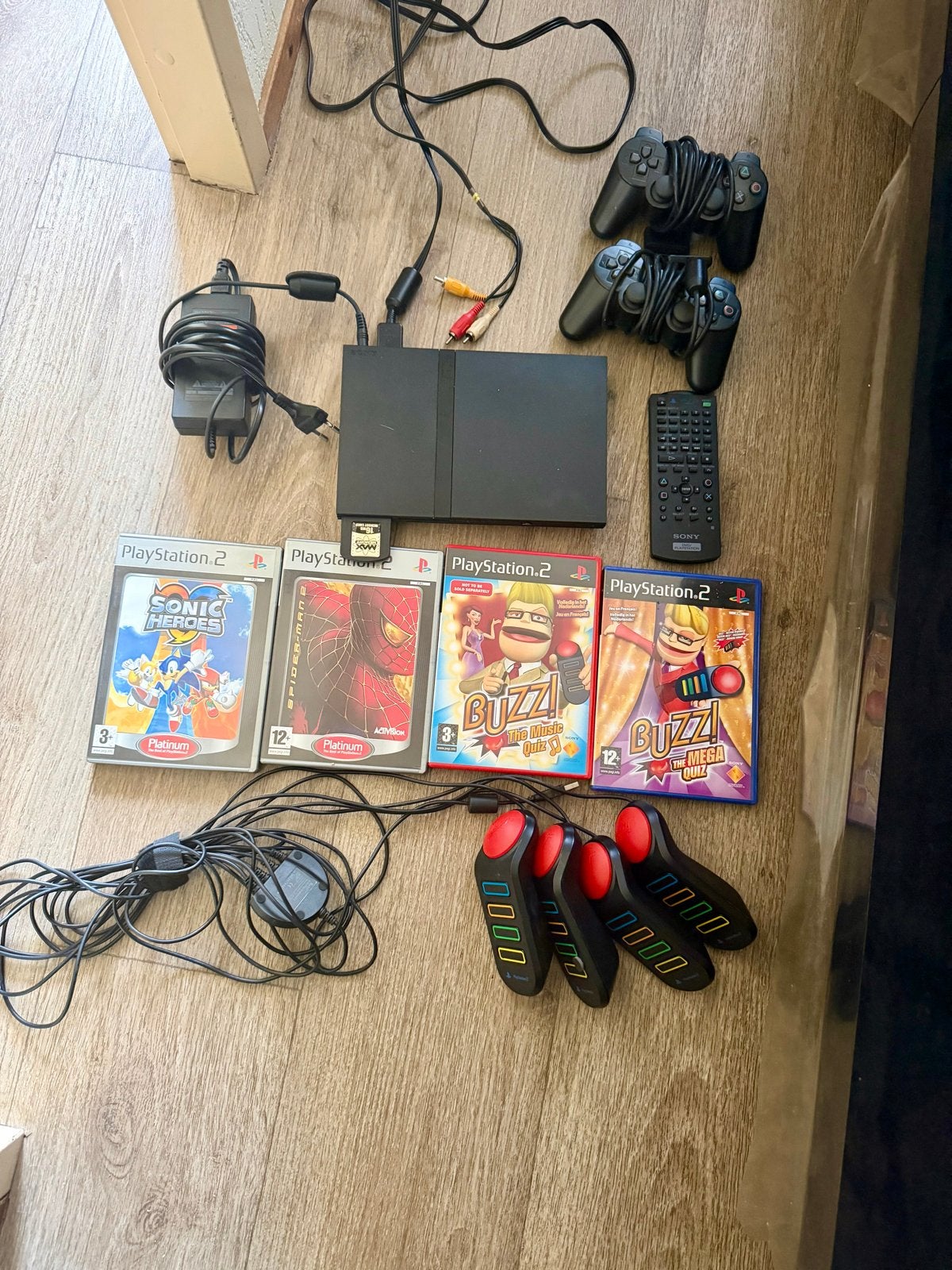 PlayStation 2 Slim SCPH-75004 met 2 controllers en games, Verzenden, Zwart, Met 2 controllers, Slim