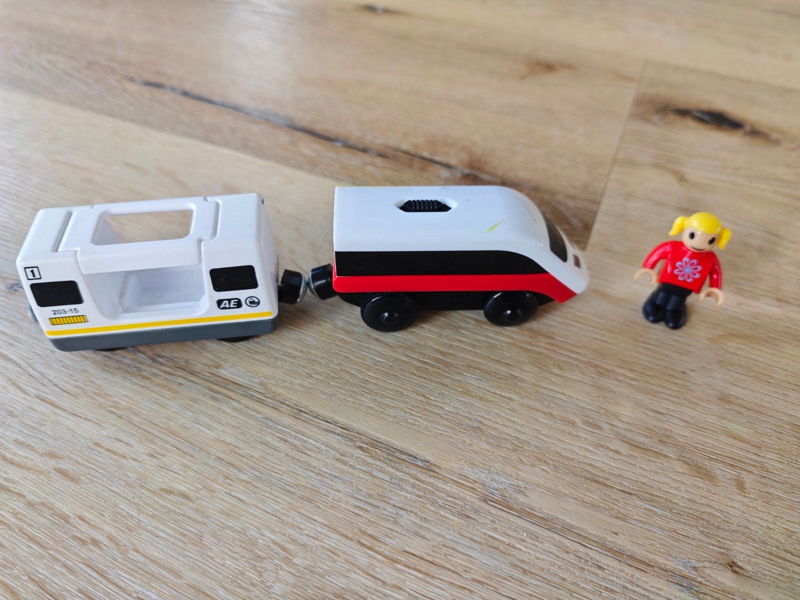 Ikea elektrische trein met wagon en poppetje, Ophalen of Verzenden, Gebruikt, Afstandsbediening