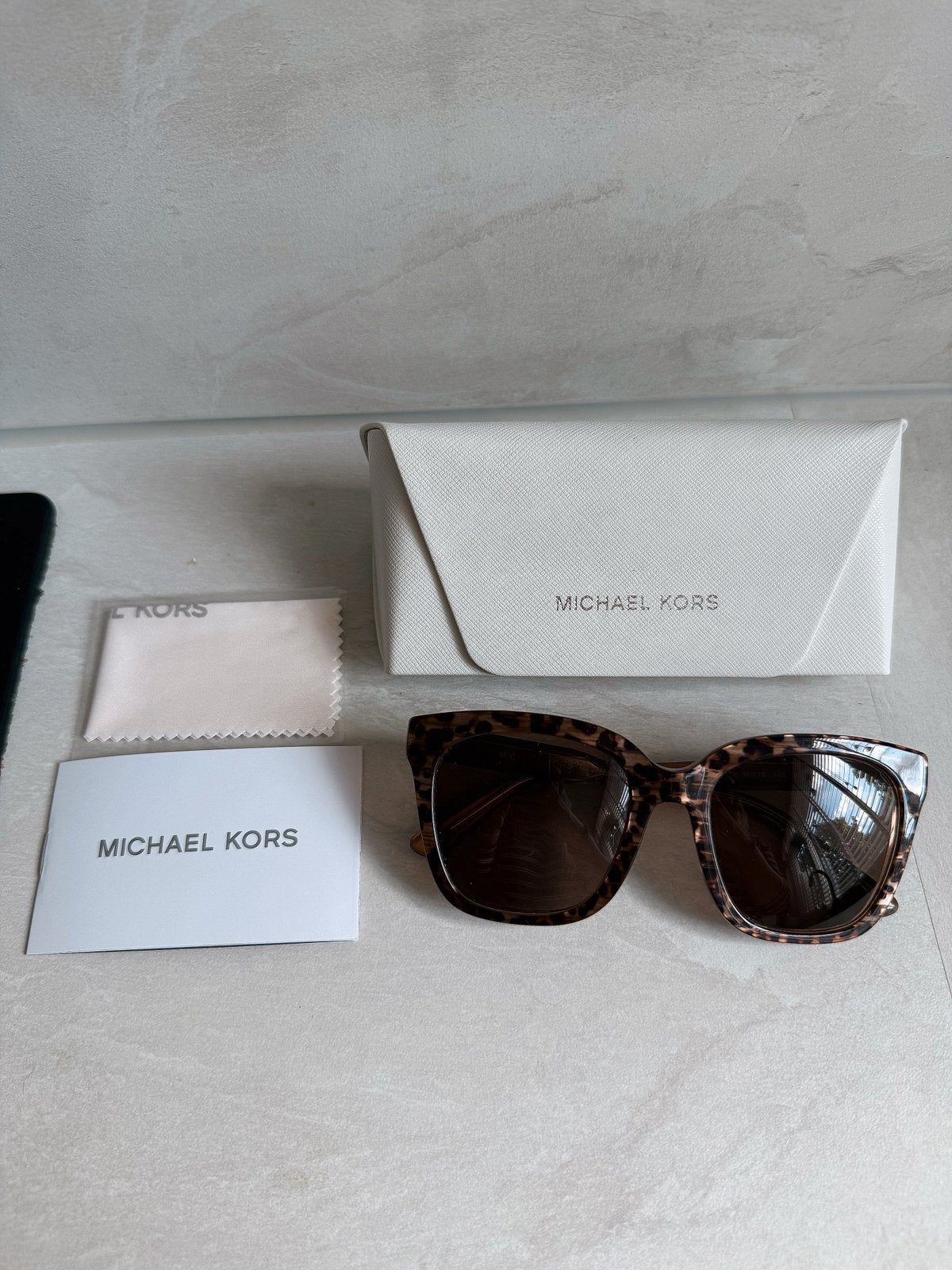 Micheal kors zonnebril, Sieraden, Tassen en Uiterlijk, Ophalen of Verzenden, Zo goed als nieuw, Zwart, Overige merken