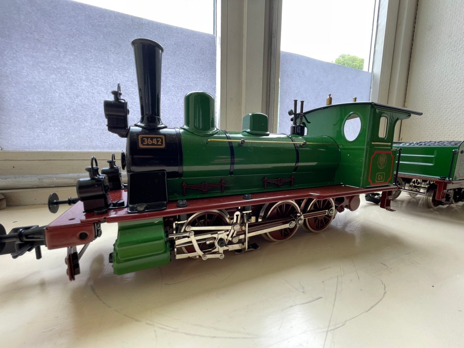 Marklin spoor 1 locomotief en twee wagons, Hobby en Vrije tijd, Ophalen, Wisselstroom, Wagon, Zo goed als nieuw