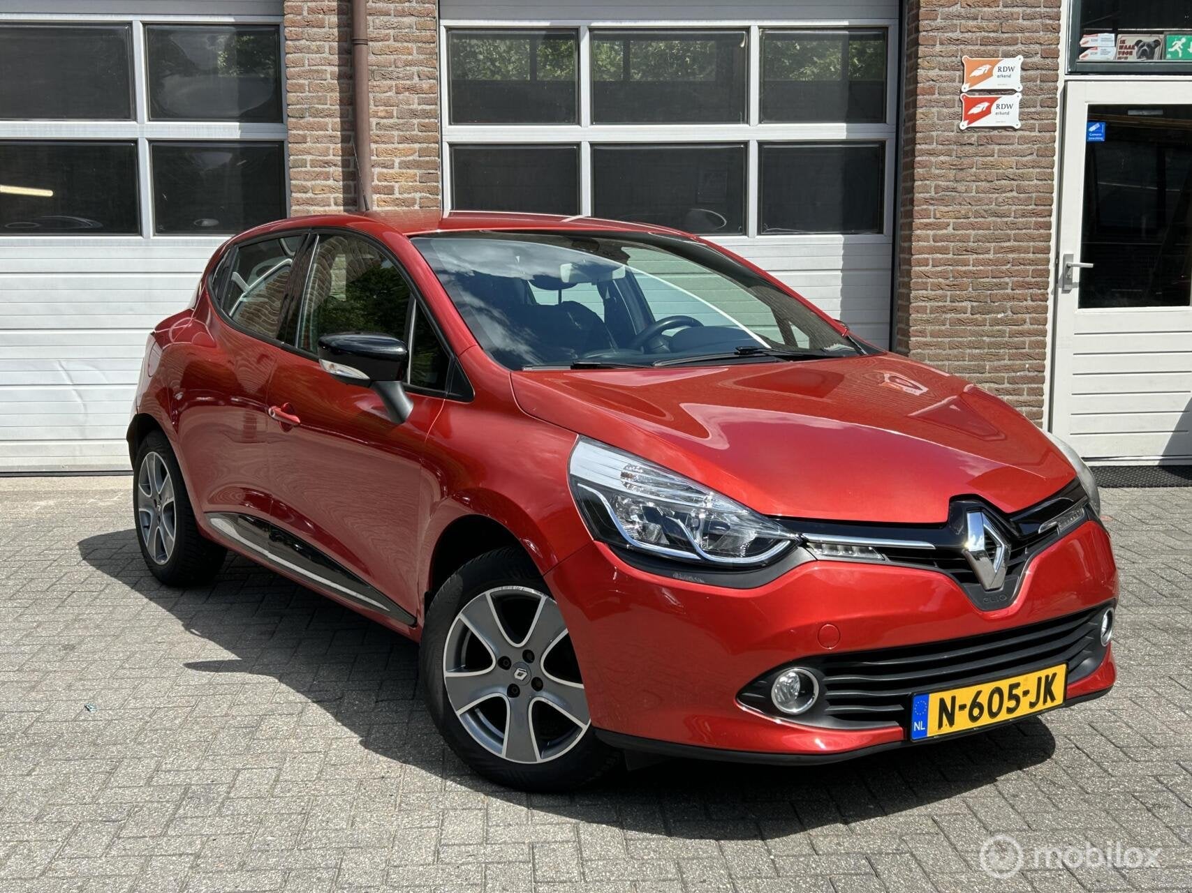 Renault Clio TCe 90pk Dynamique | Clima | Cruise | Navi |, Voorwielaandrijving, Stof, Zwart, 540 kg