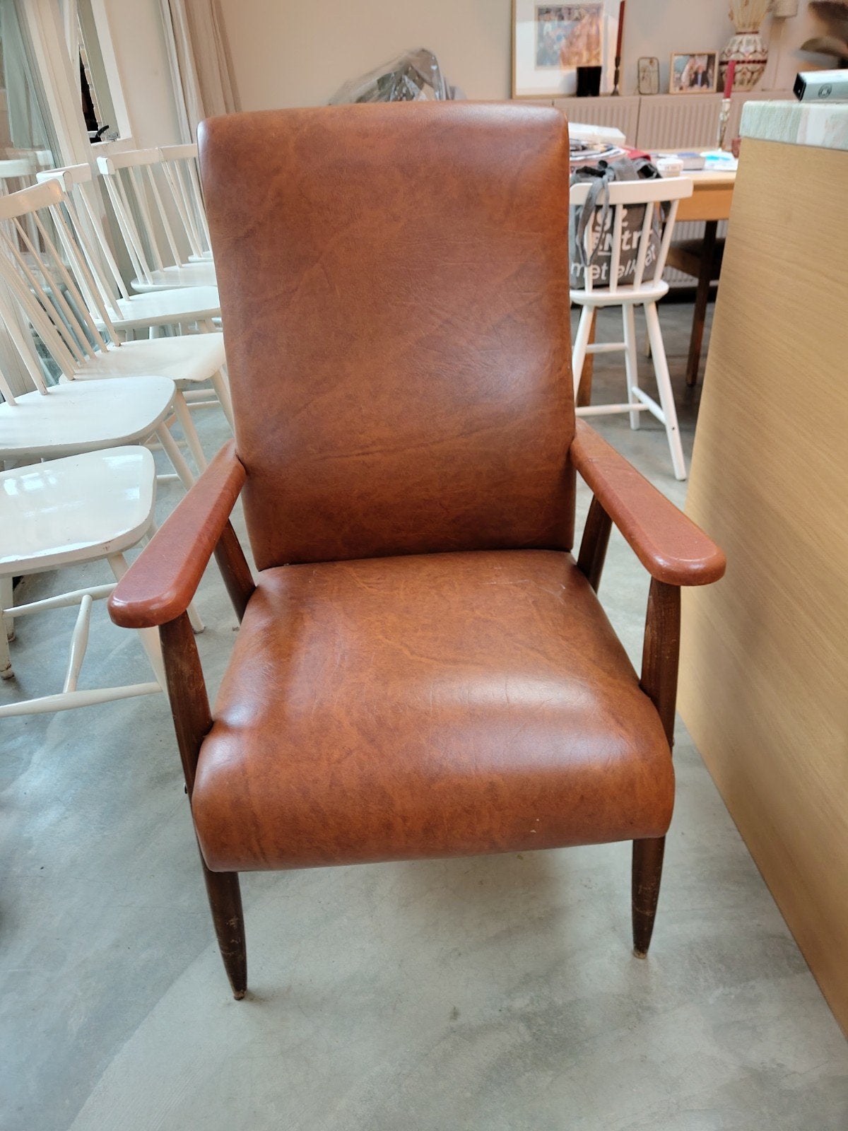 Vintage Bruine Fauteuil Leerlook, Ophalen, Gebruikt, 50 tot 75 cm, Leer
