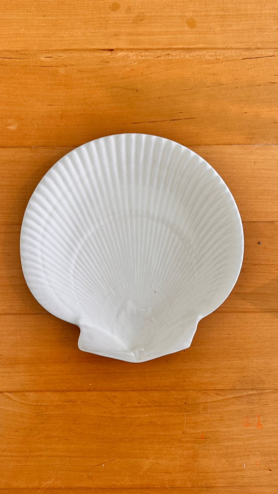 Vintage Wedgwood schelpvormige borden – set van 2, Huis en Inrichting, Ophalen, Gebruikt, Porselein, Bord(en)