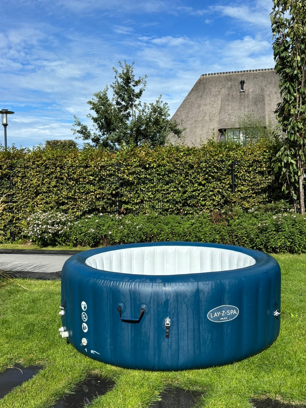 Bestway opblaasbare jacuzzi Lay-Z-Spa Milan d 196 h 71 cm, Ophalen, Gebruikt, Afdekzeil, Opblaasbaar