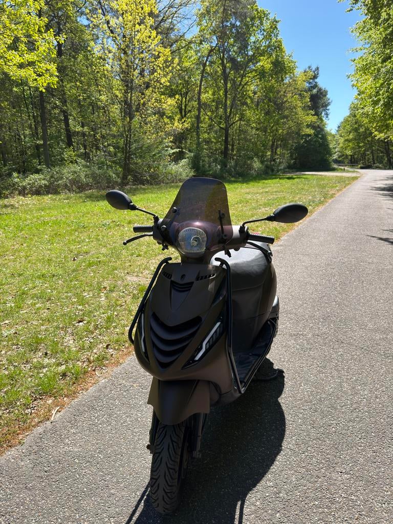 Piaggio zip iget 4tak, Fietsen en Brommers, Scooters | Piaggio, Zo goed als nieuw, Zip, Benzine, Ophalen