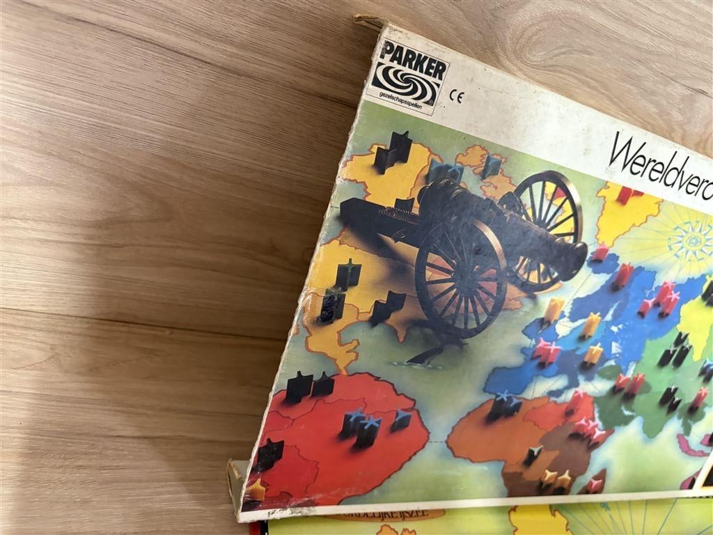Risk witte doos slechte staat [3712], Hobby en Vrije tijd, Gezelschapsspellen | Bordspellen, Verzenden, Zo goed als nieuw